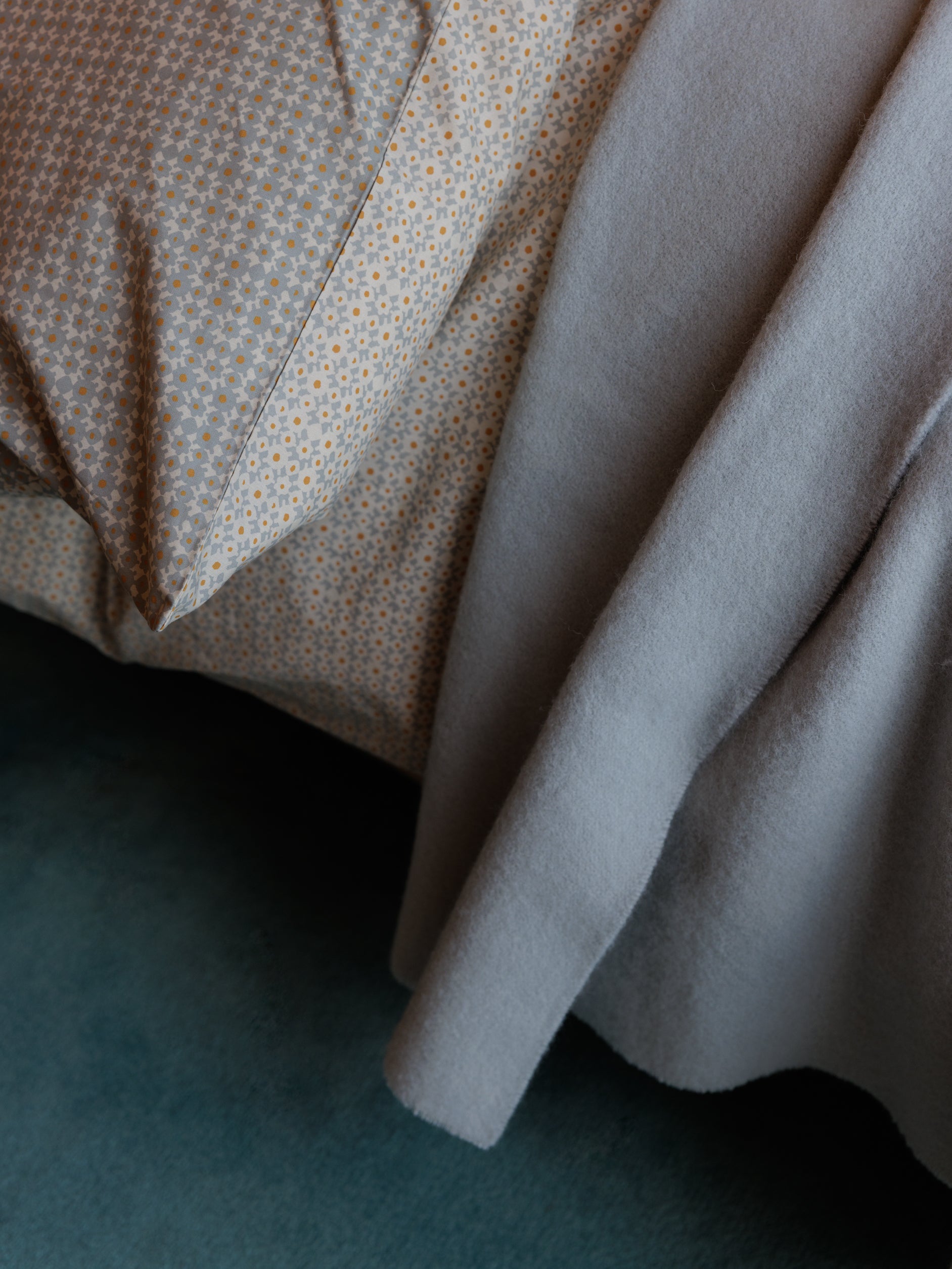 Wool Blanket Puddle / Medium