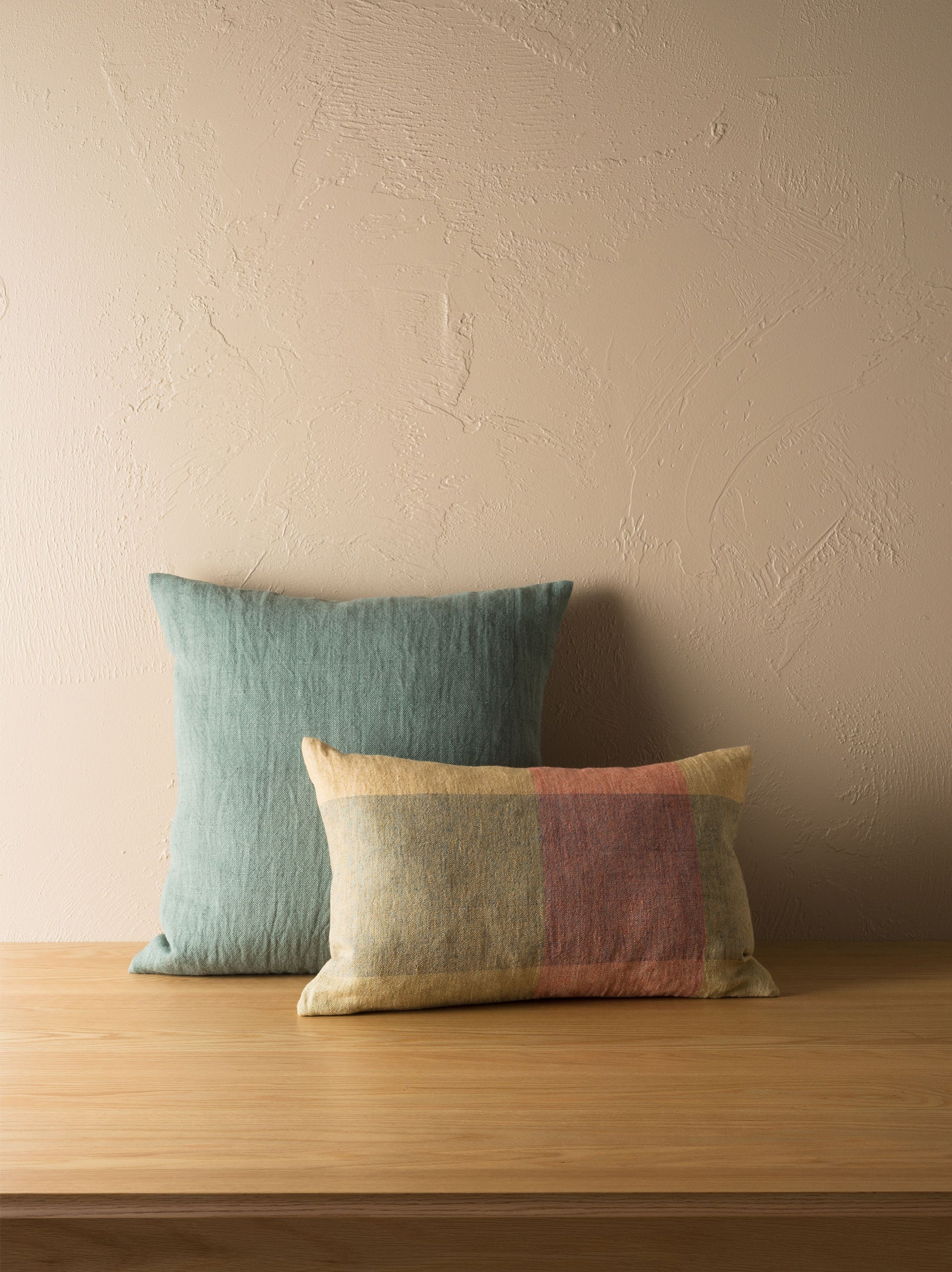 Oban Handwoven Linen Cushion Cover Heron/Multi / 50x30cm
