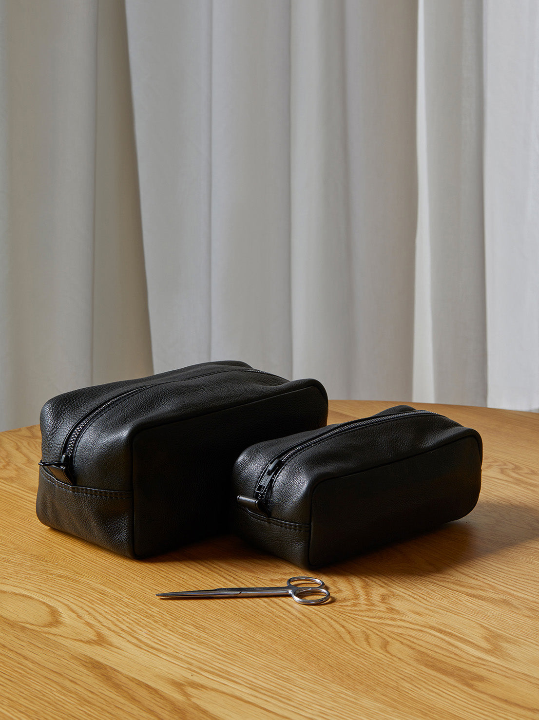 Marlo Leather Wash Bag Black / Large
