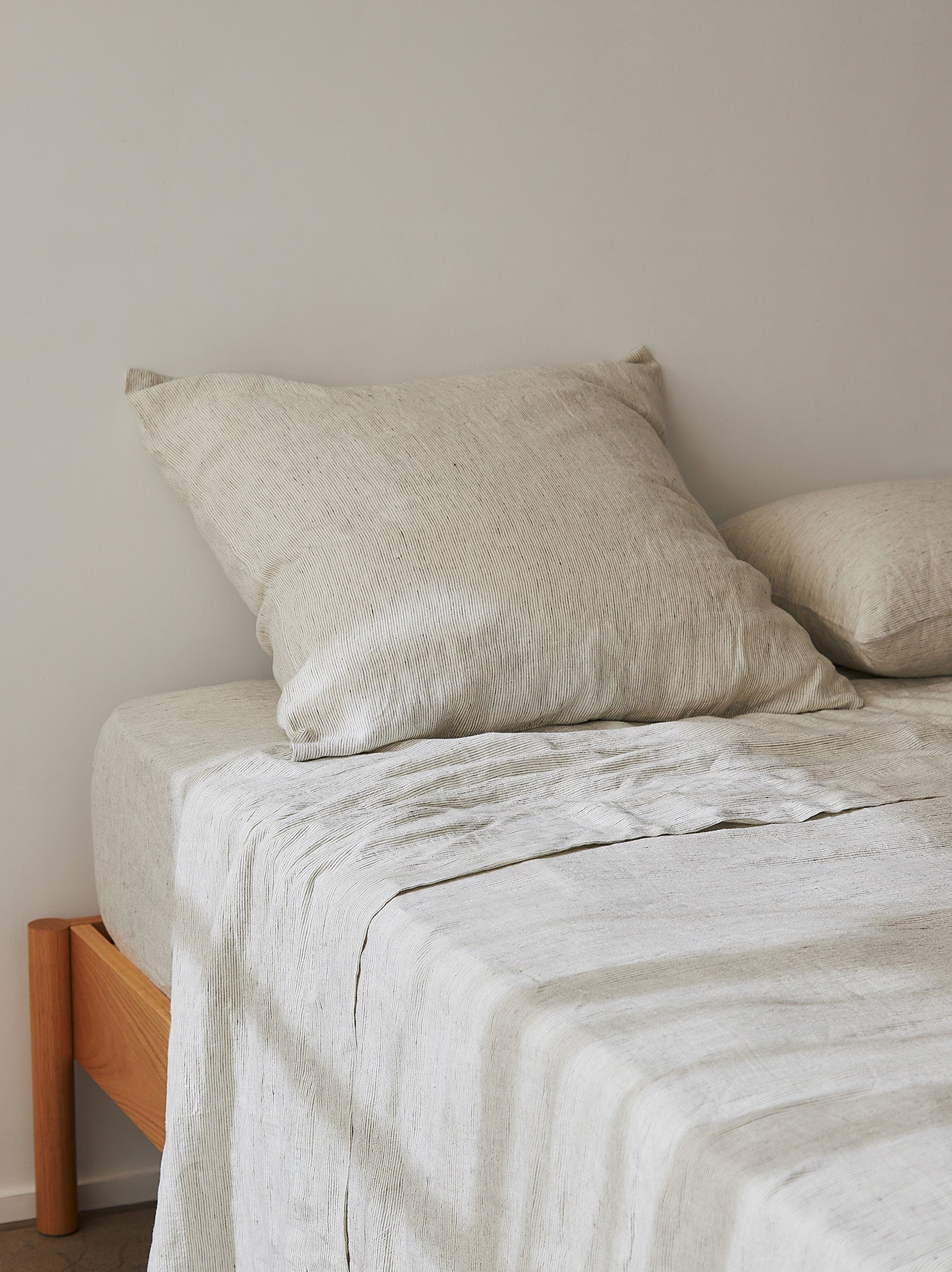 Pinstripe Linen Euro Pillowcase Pepper/Chalk / Euro Pillowcase