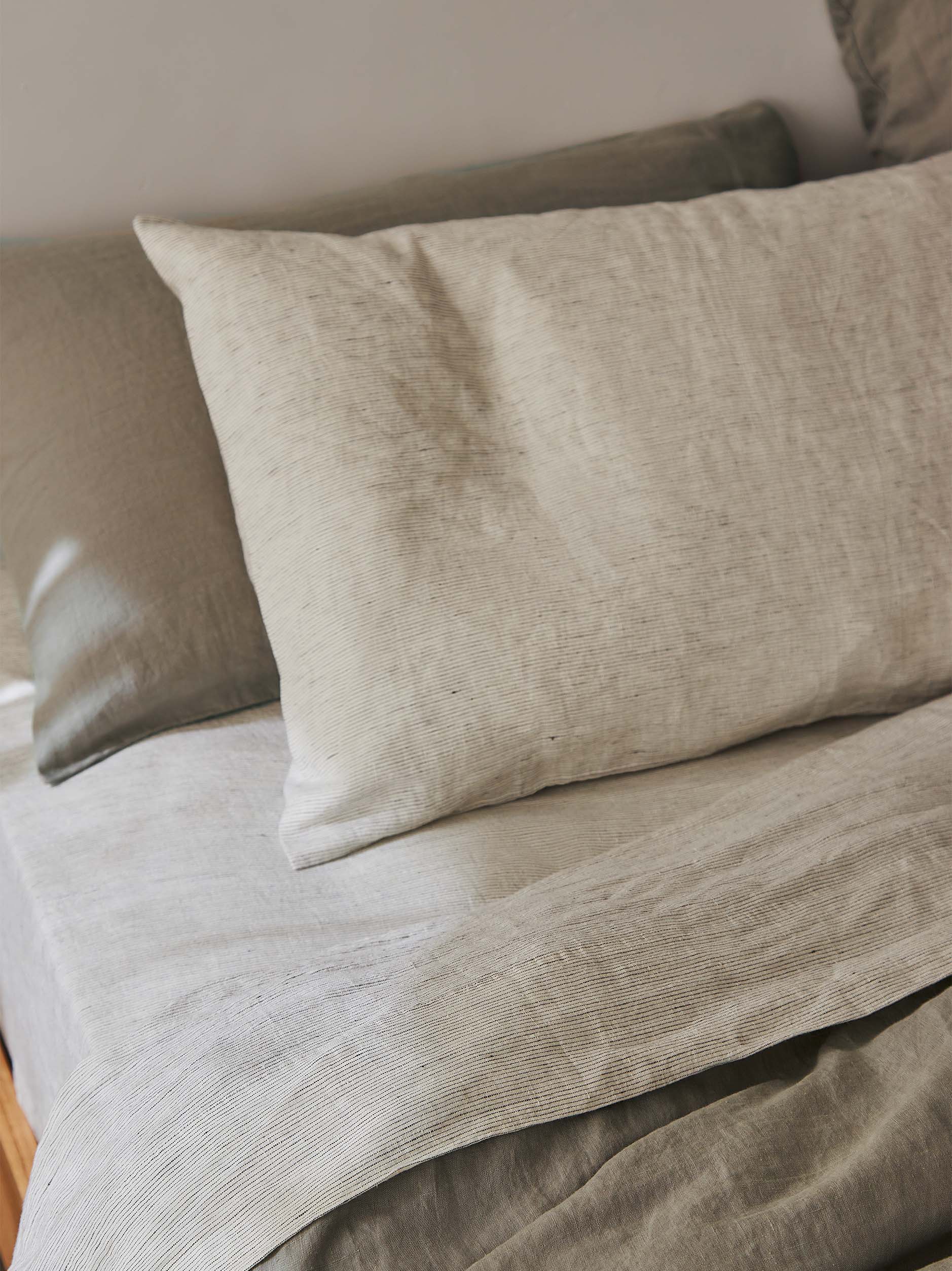 Pinstripe Linen Lodge Pillowcase PR Pepper/Chalk / Lodge Pillowcase Pair
