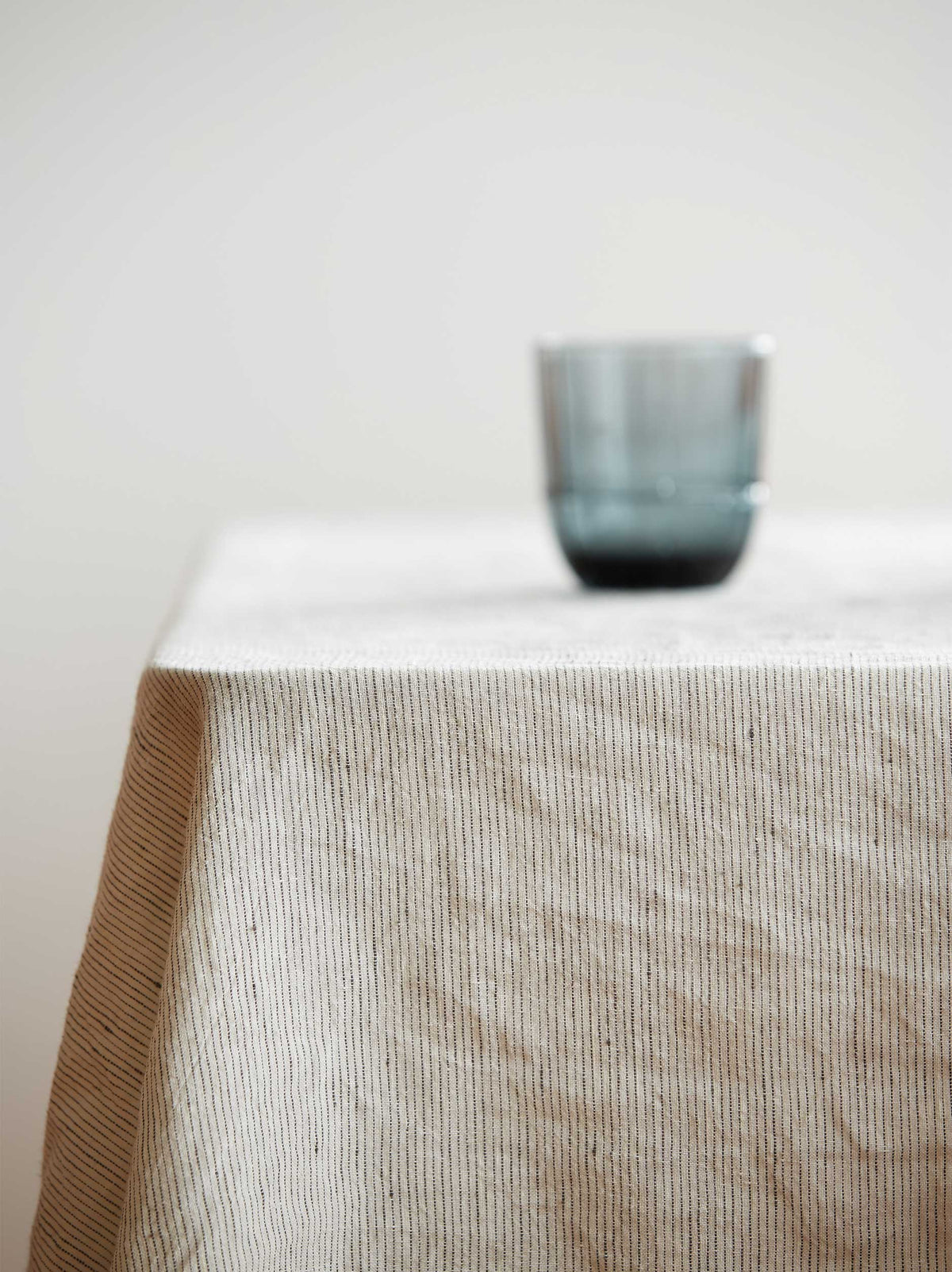 Pinstripe Linen Tablecloth Pepper/Chalk / 155x270cm
