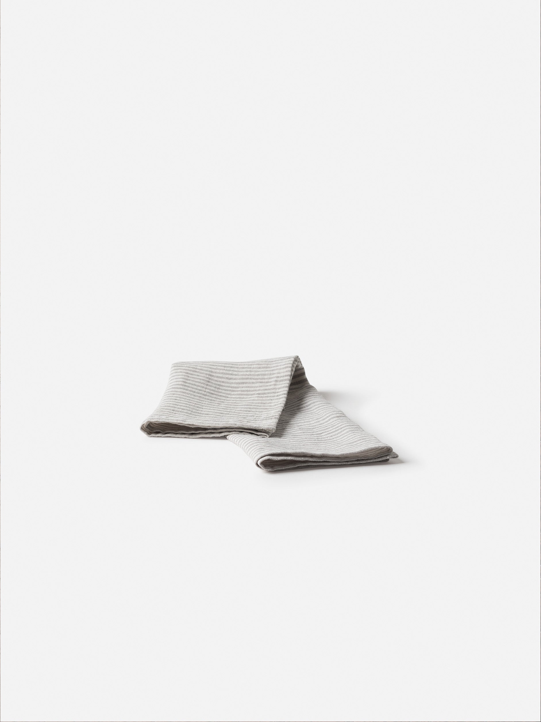 Pinstripe Linen Tablecloth Pepper/Chalk / 155x270cm