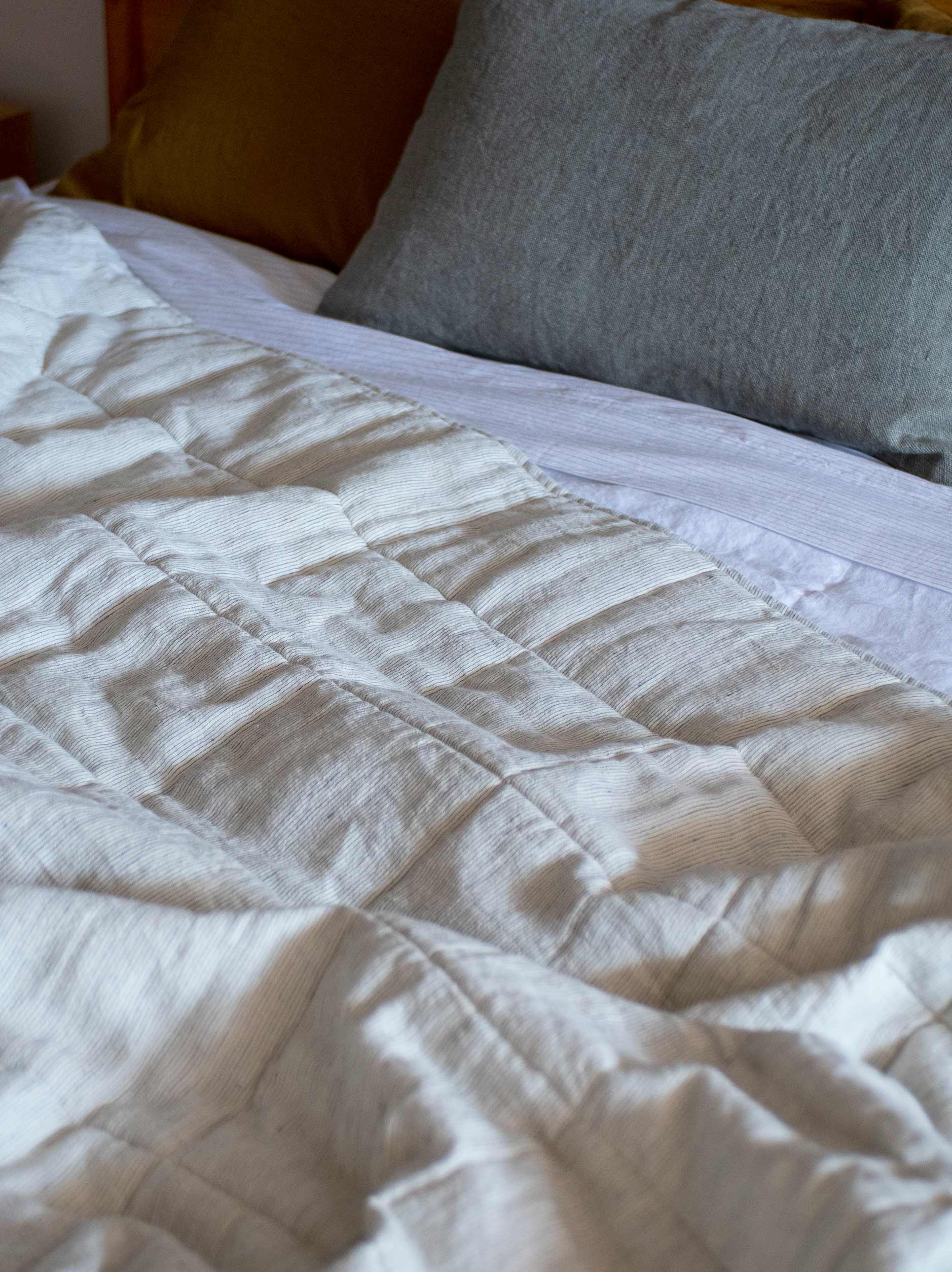 Pinstripe Linen Quilt Pepper/Chalk / King
