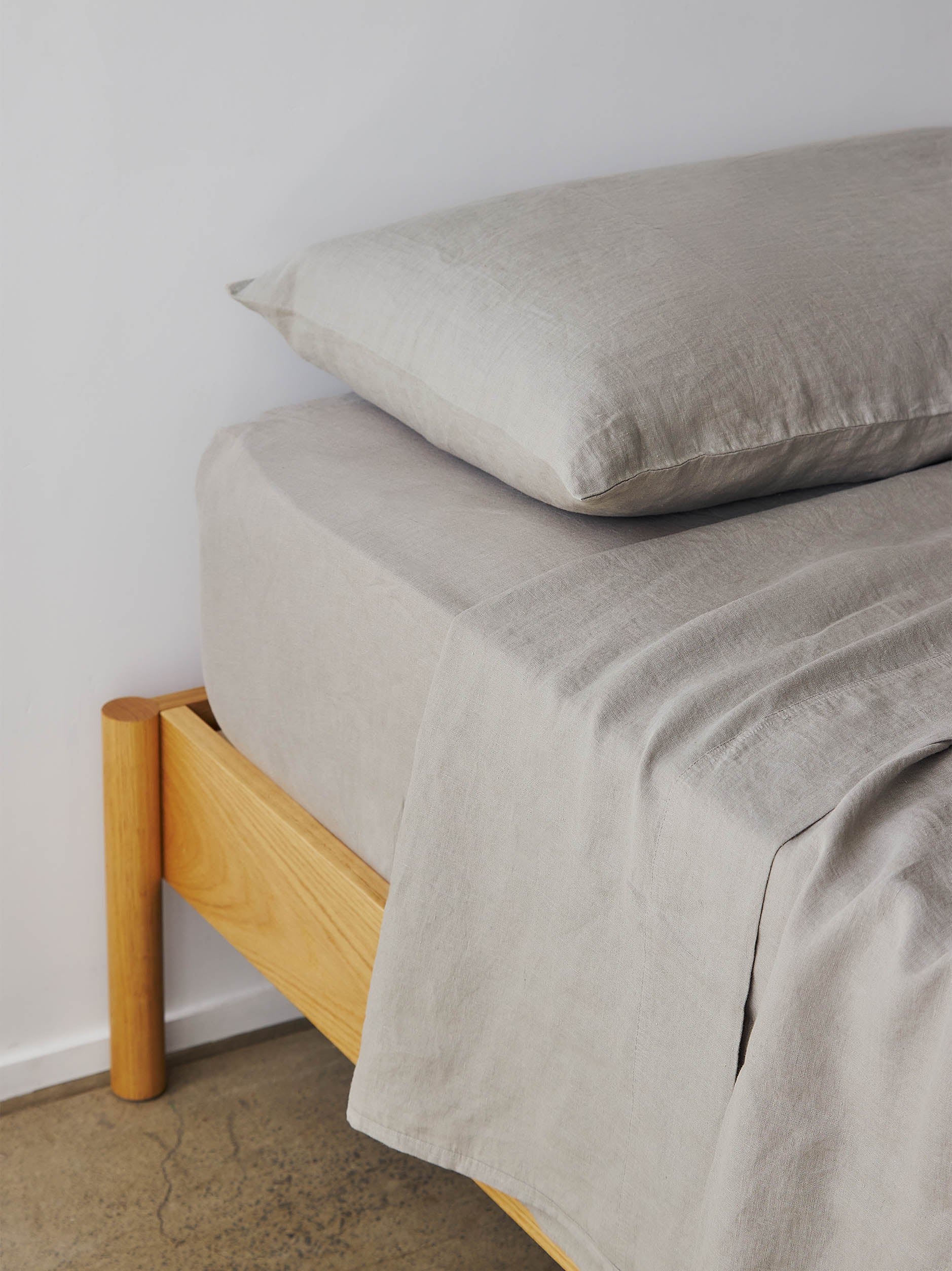 Puddle Linen Fitted Sheet Puddle / King