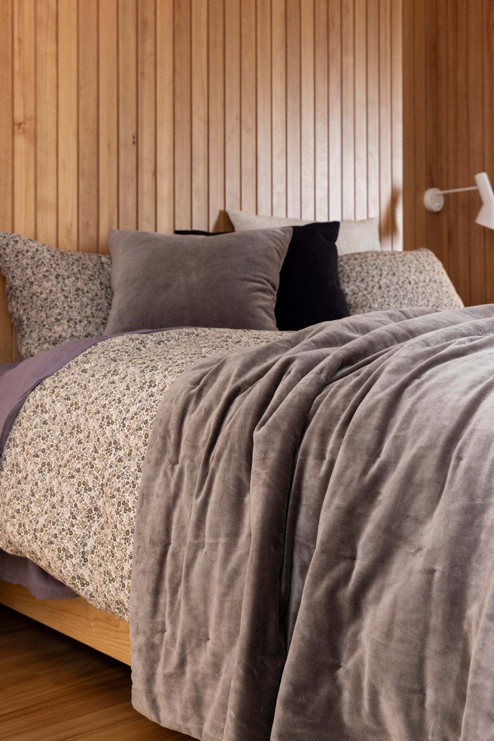 Wildflower Linen Duvet Cover Ivy/Multi / King Single/Double