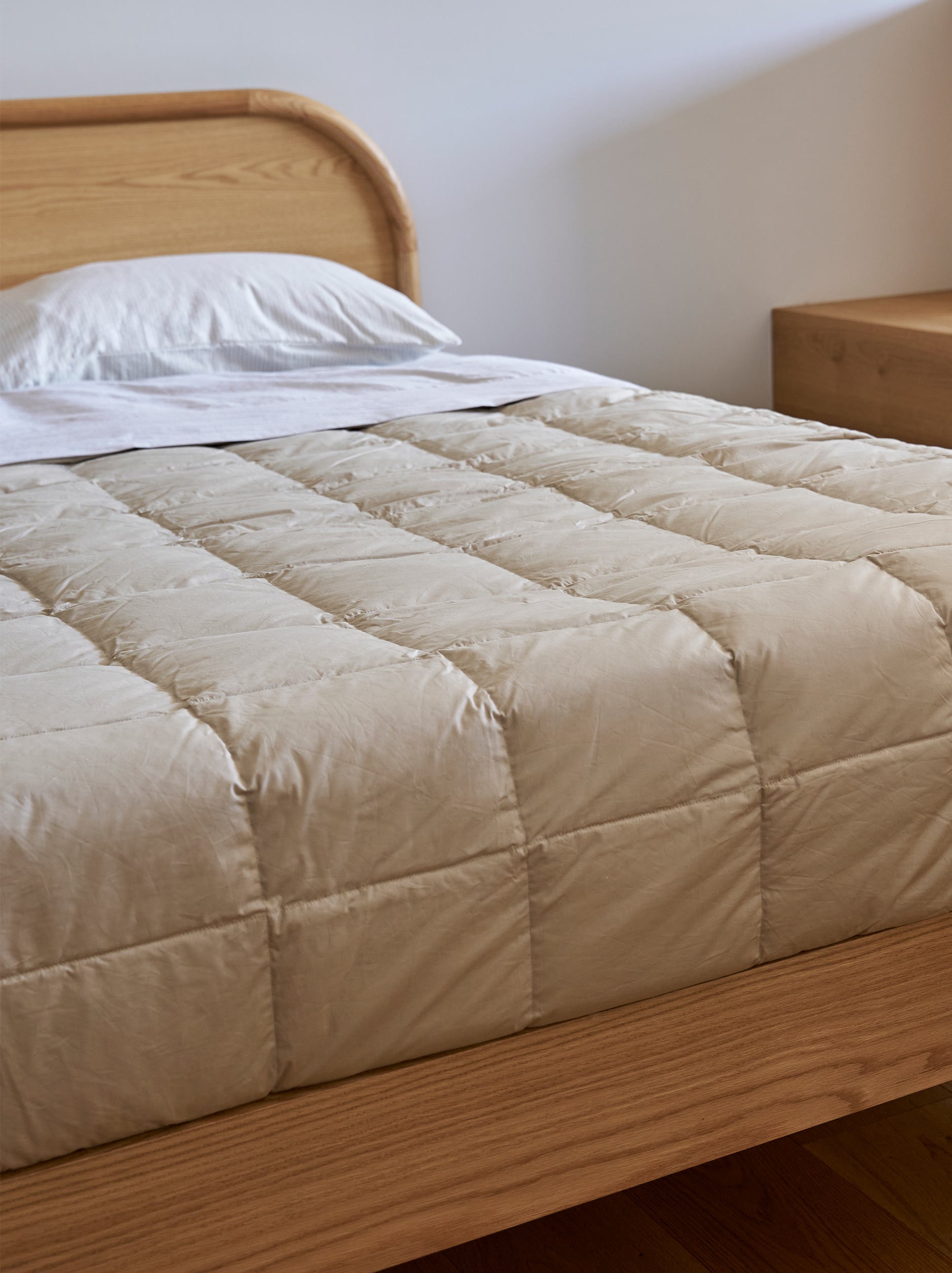 Feather Blanket Beige / Single