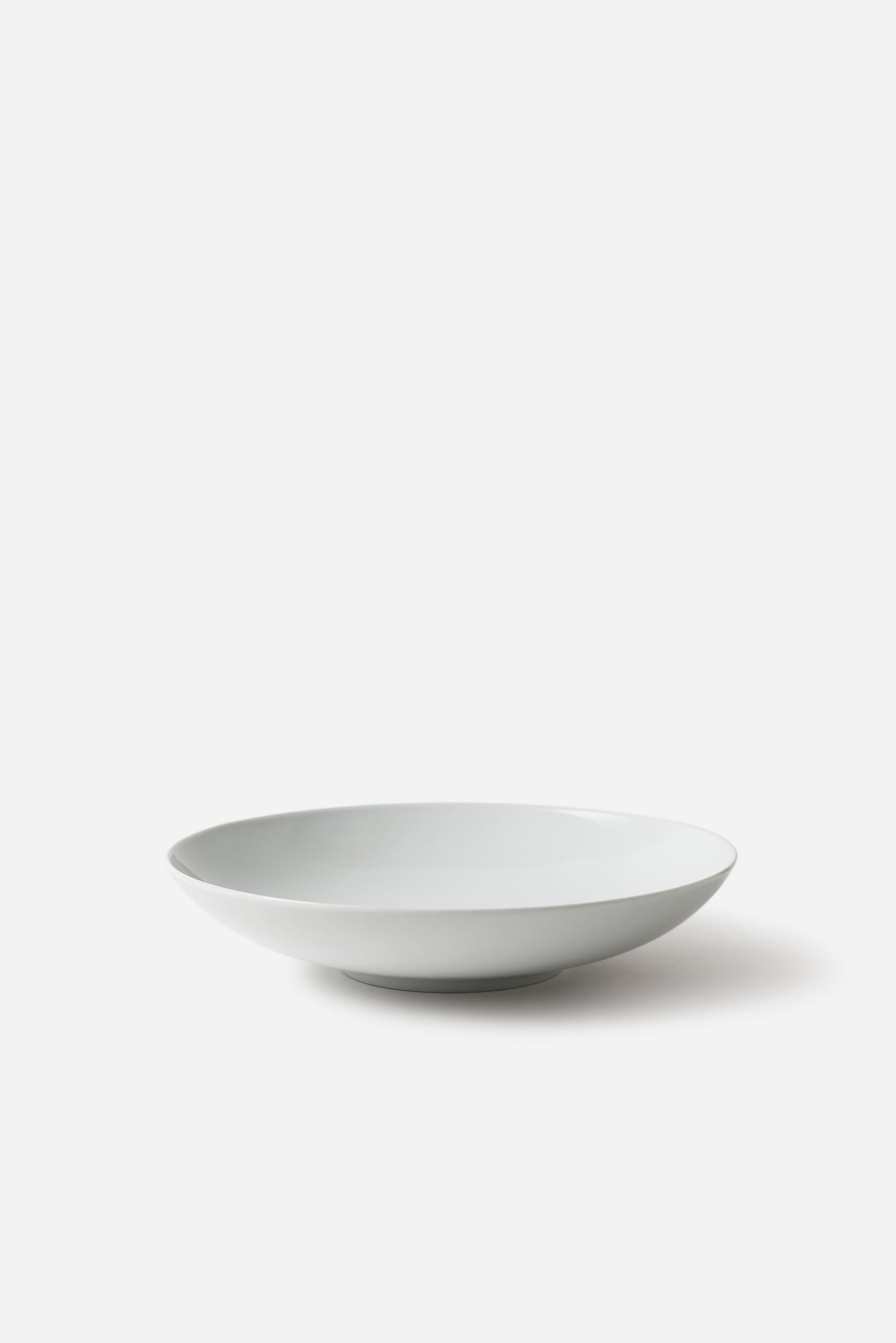 Porcelain Shallow Bowl White / Medium
