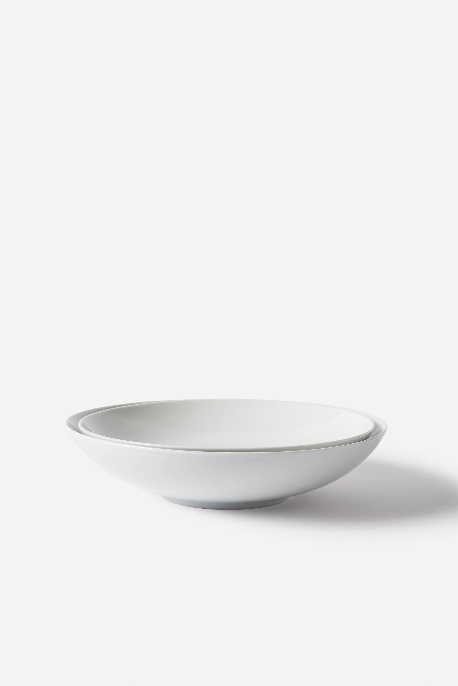 Porcelain Shallow Bowl White / Medium
