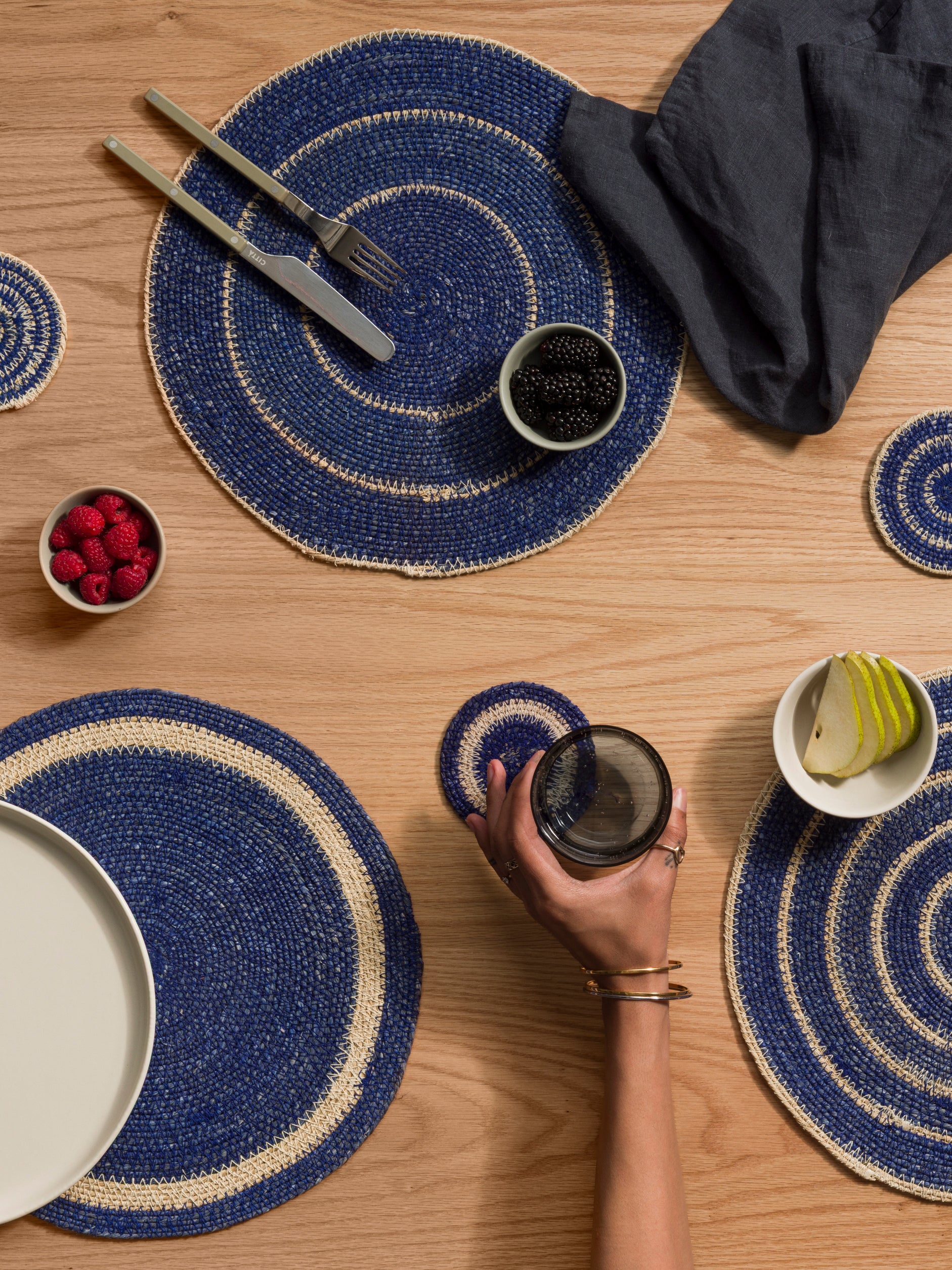 Agora Woven Placemat Set/4 Cobalt/Natural / 34cmdia