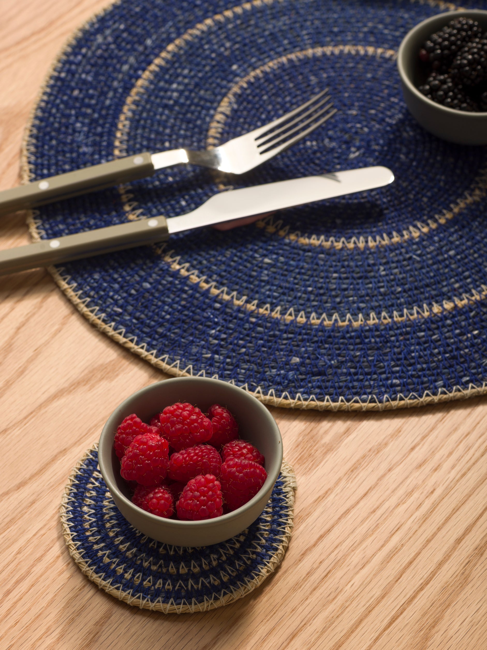 Agora Woven Placemat Set/4 Cobalt/Natural / 34cmdia