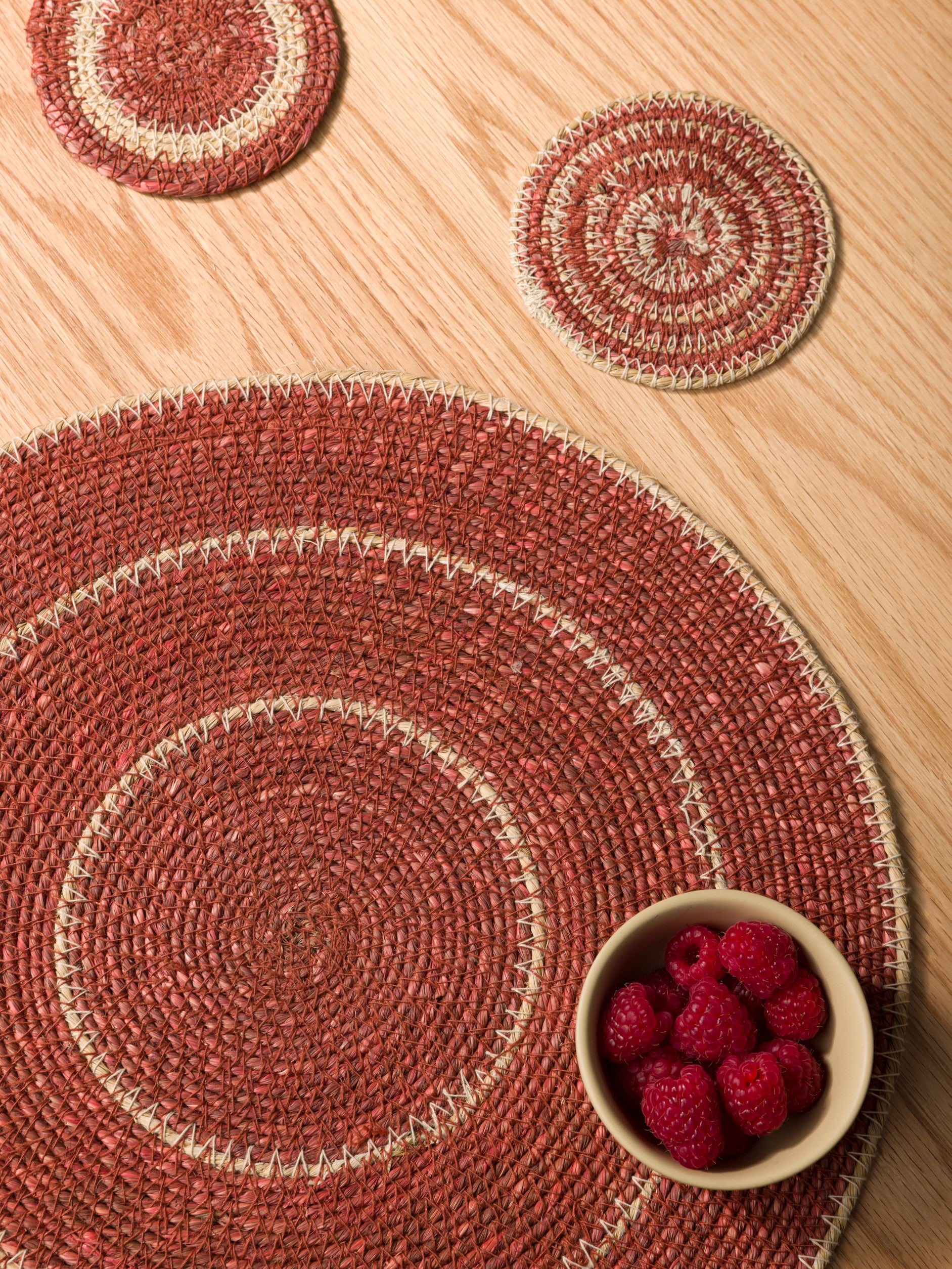 Agora Woven Placemat Set/4 Cherry/Natural / 34cmdia
