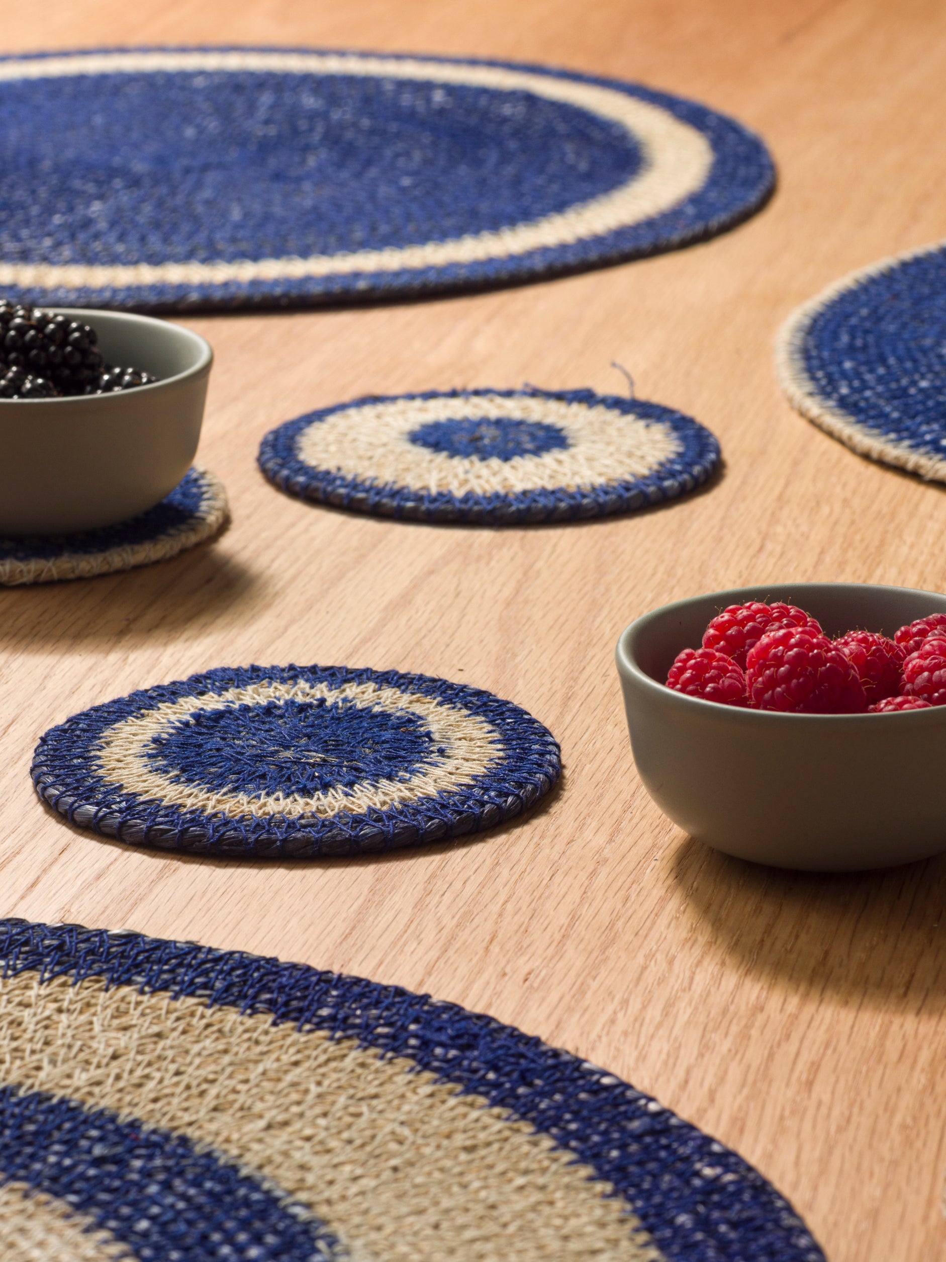 Agora Woven Coaster Set/4 Cobalt/Natural / 10cmdia