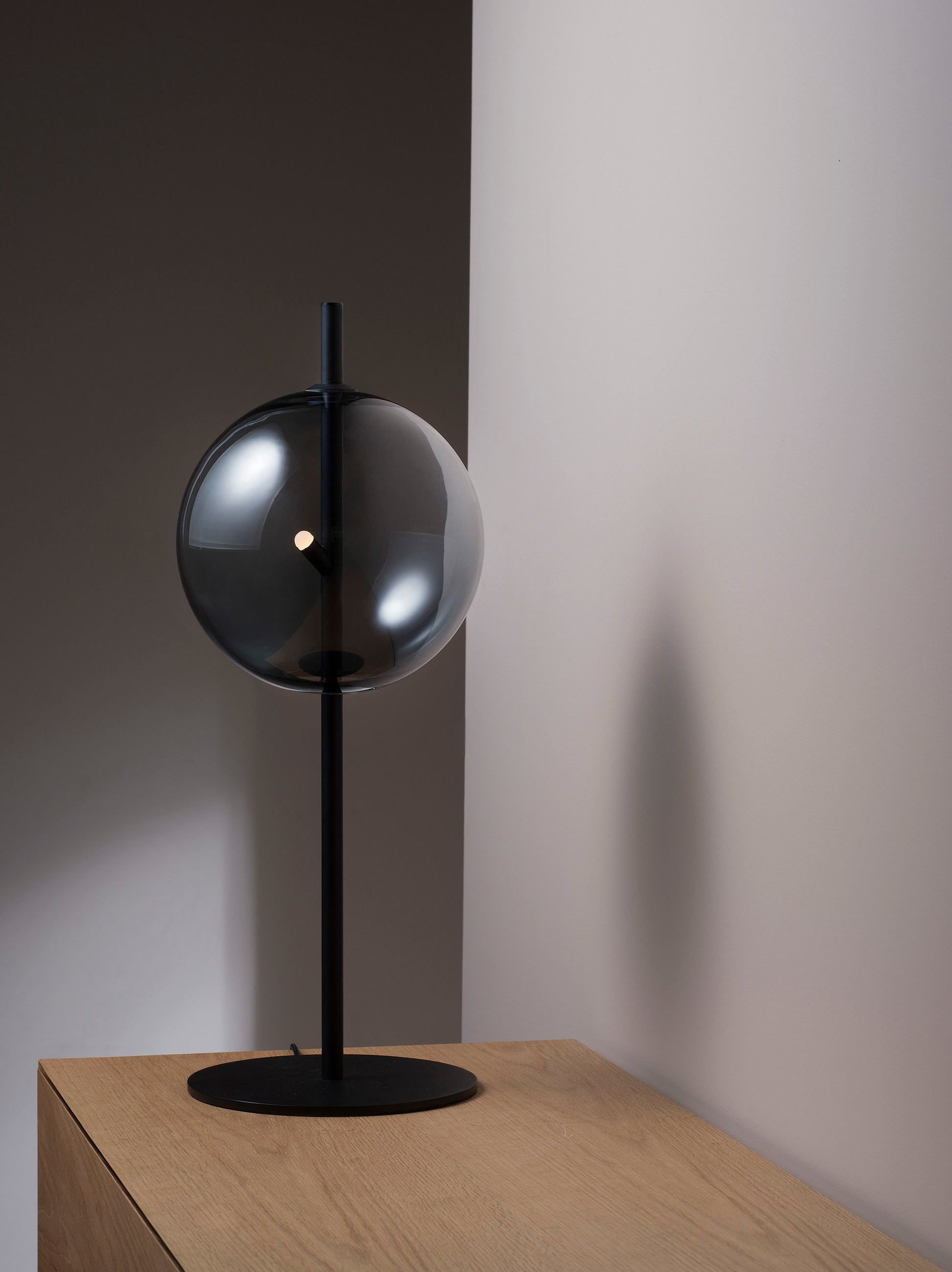 Point Table Lamp Black / One Size