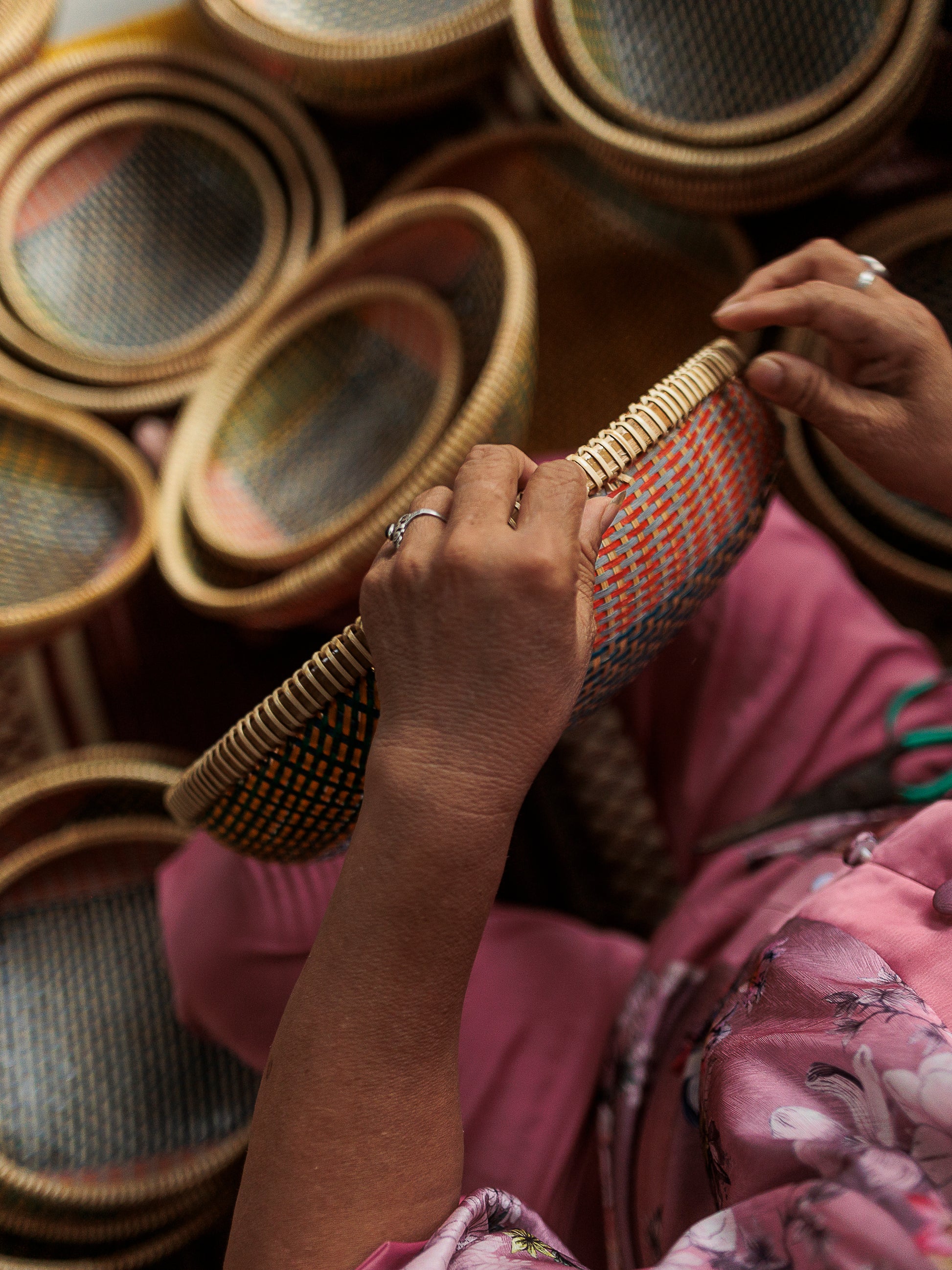 Thao Woven Basket Blue/Multi / Medium
