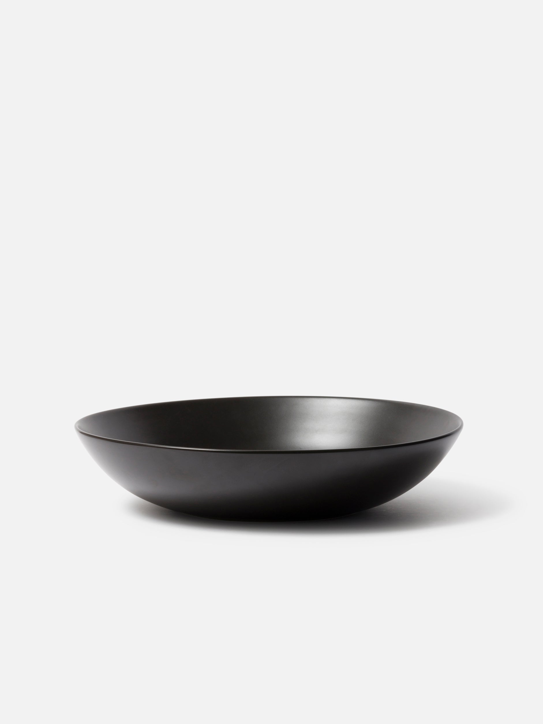 Stoneware Low Bowl Matte Black / Large