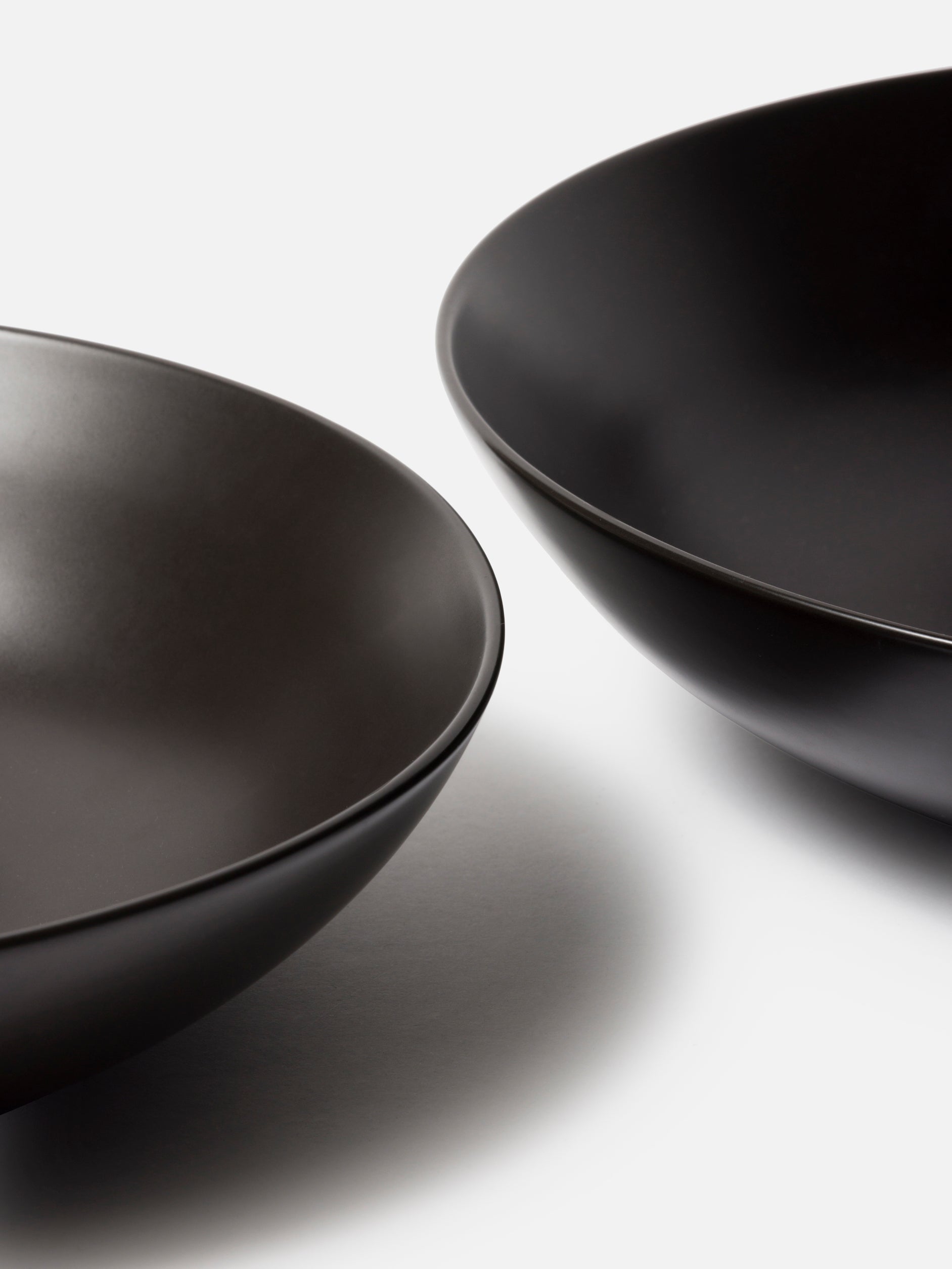 Stoneware Low Bowl Matte Black / Large
