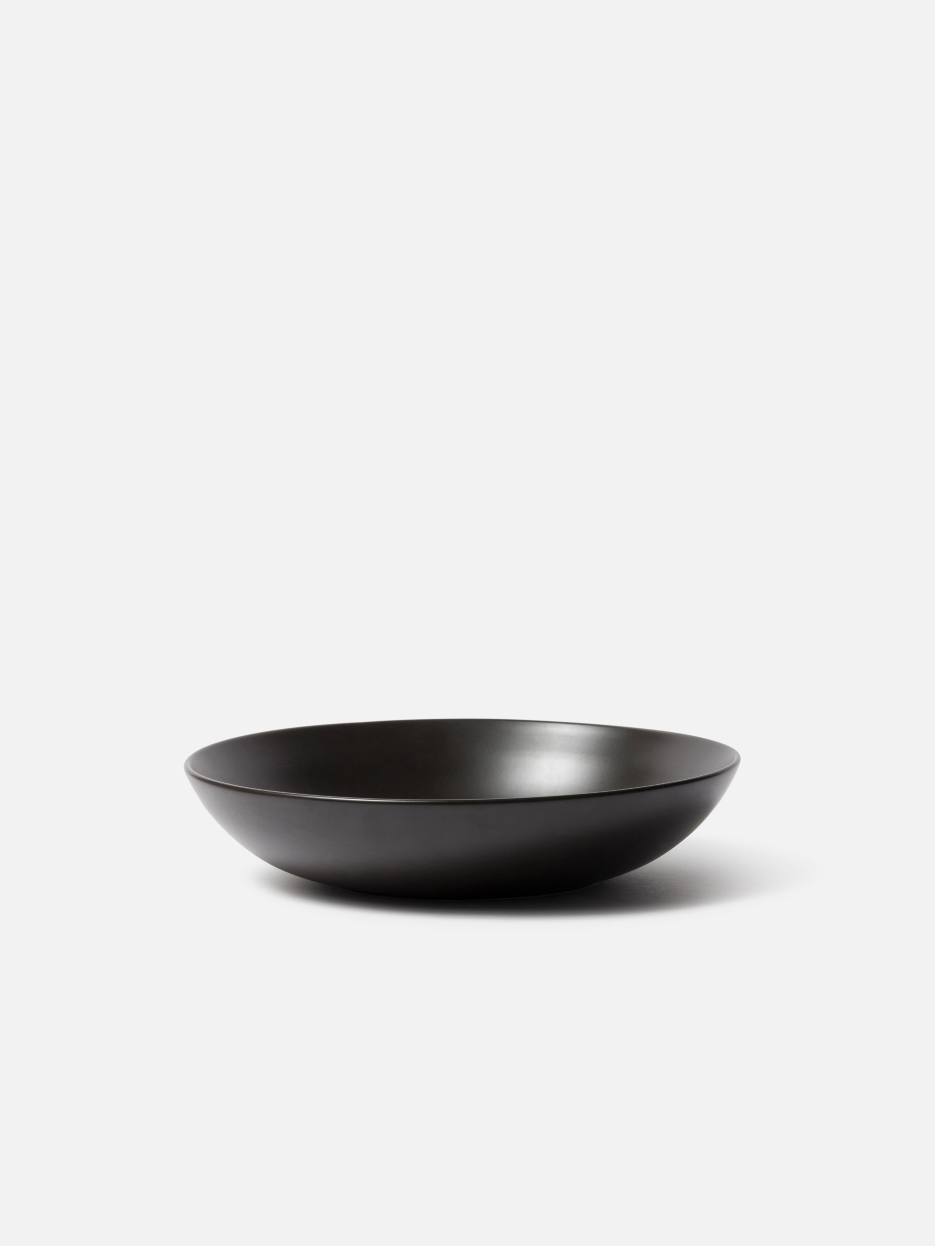 Stoneware Low Bowl Matte Black / Medium