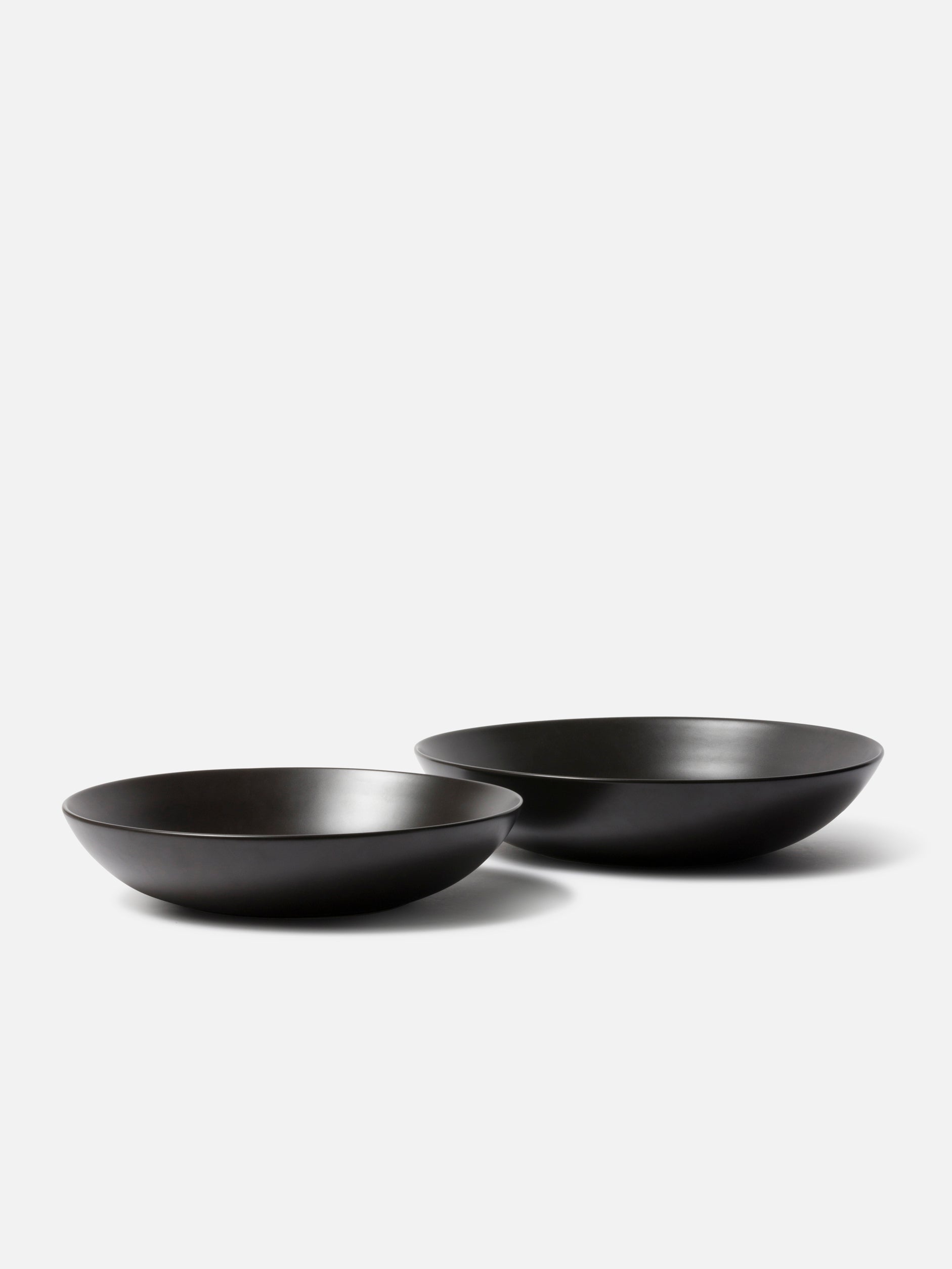 Stoneware Low Bowl Matte Black / Medium