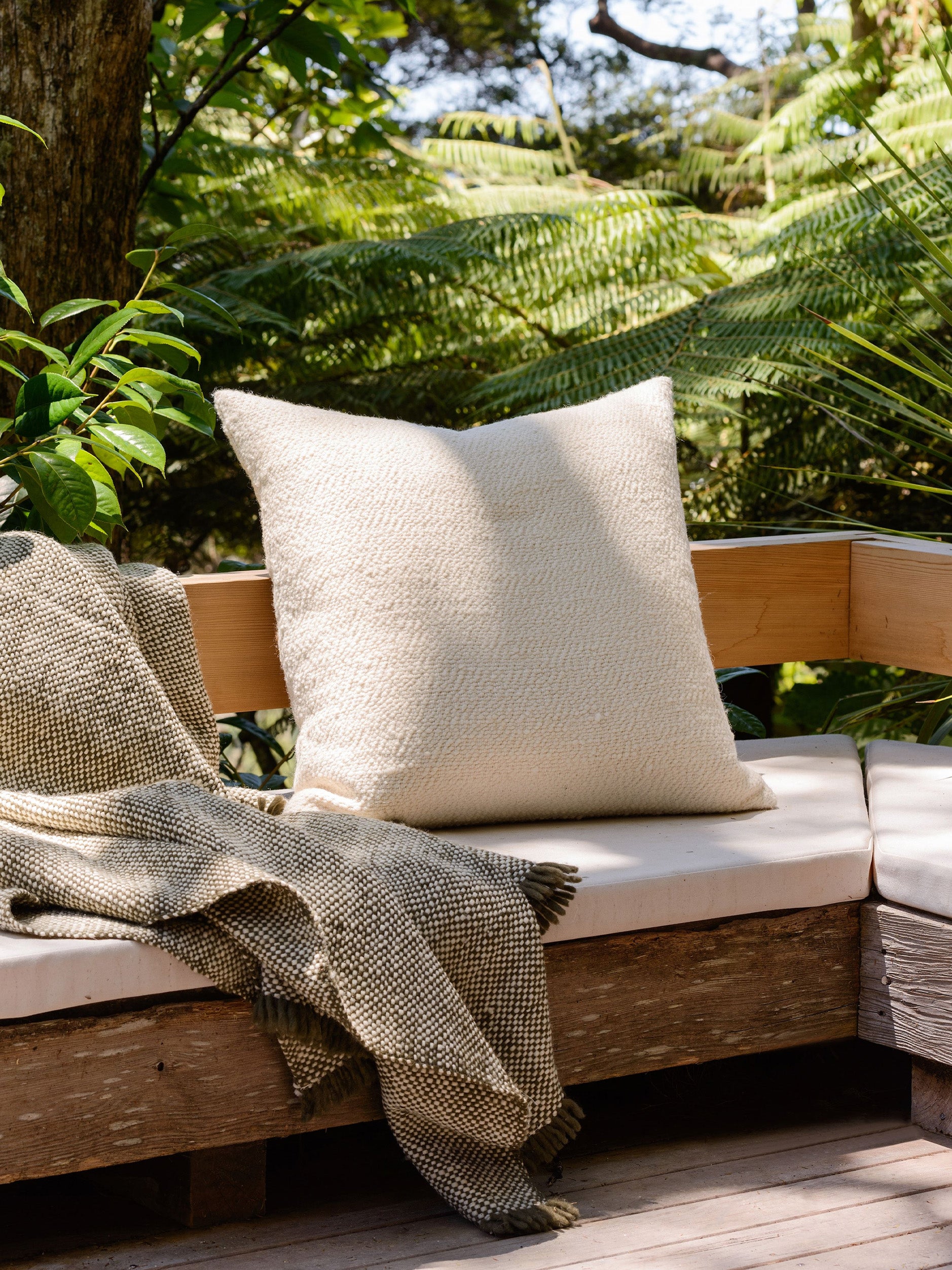 Hutt Wool Throw Ivy/Natural / 140x180cm