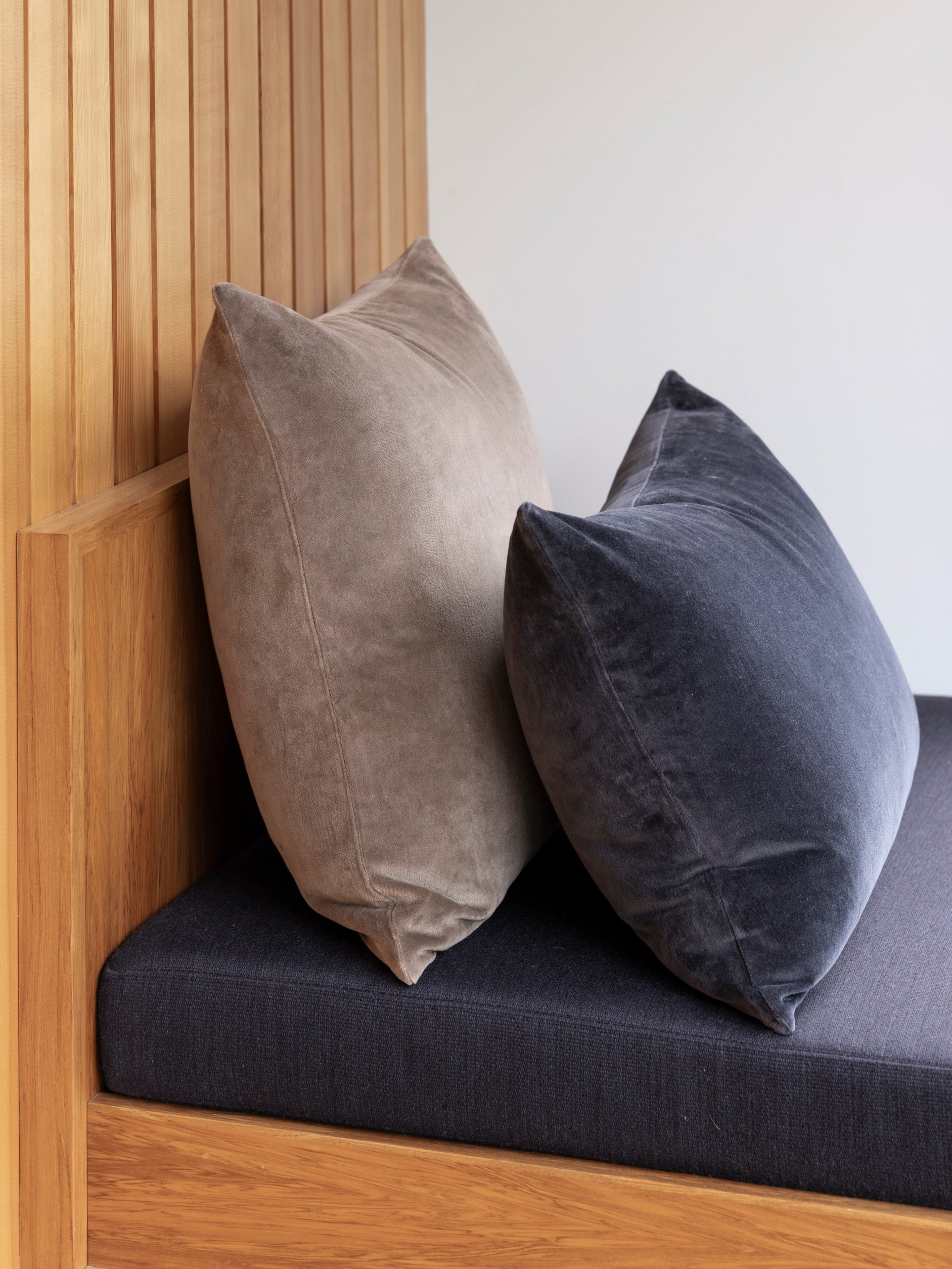 Velvet Cushion Cover Doe / 50x50cm