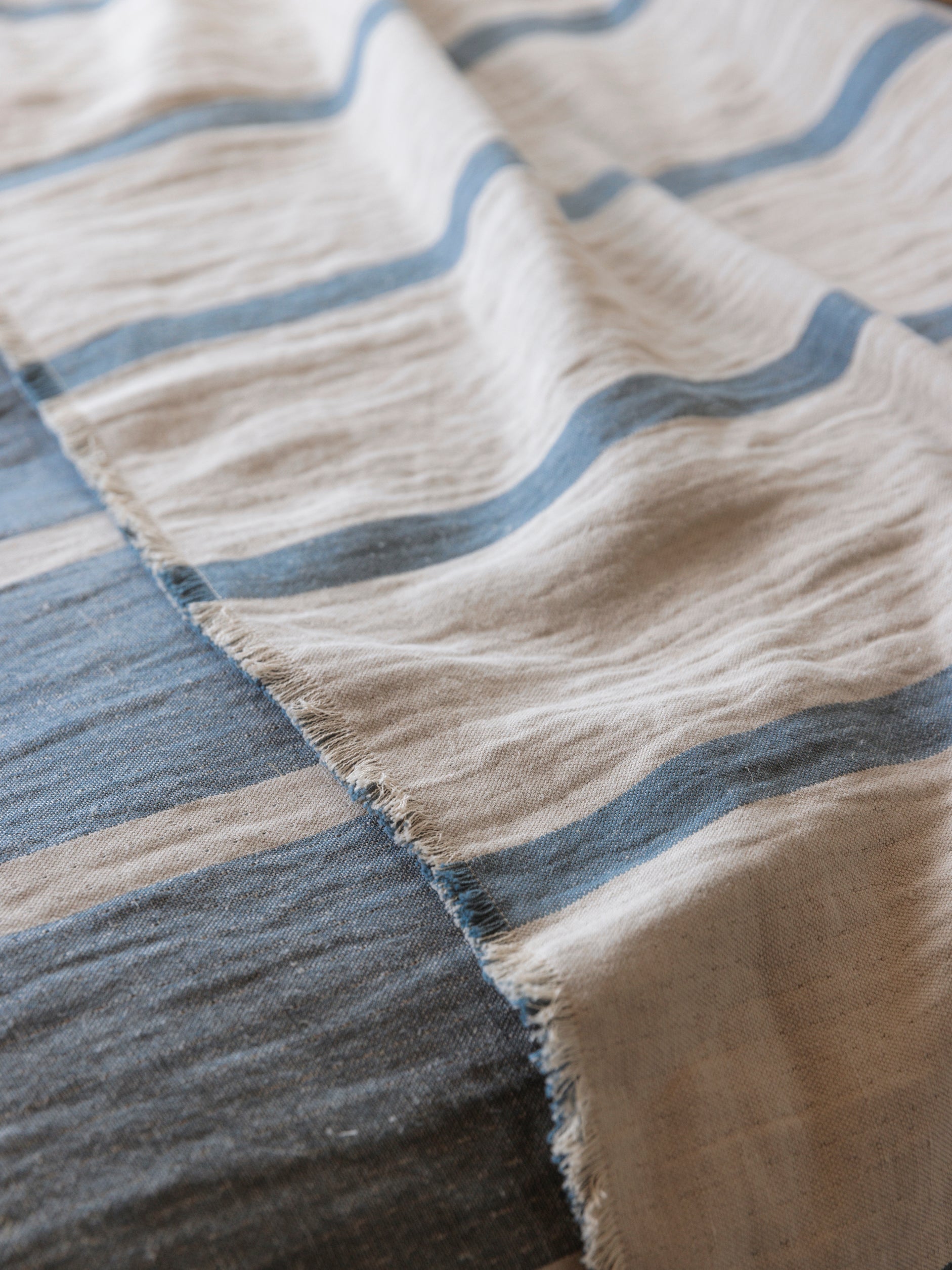 Carnival Bedspread Natural/Air Force Blue / Queen