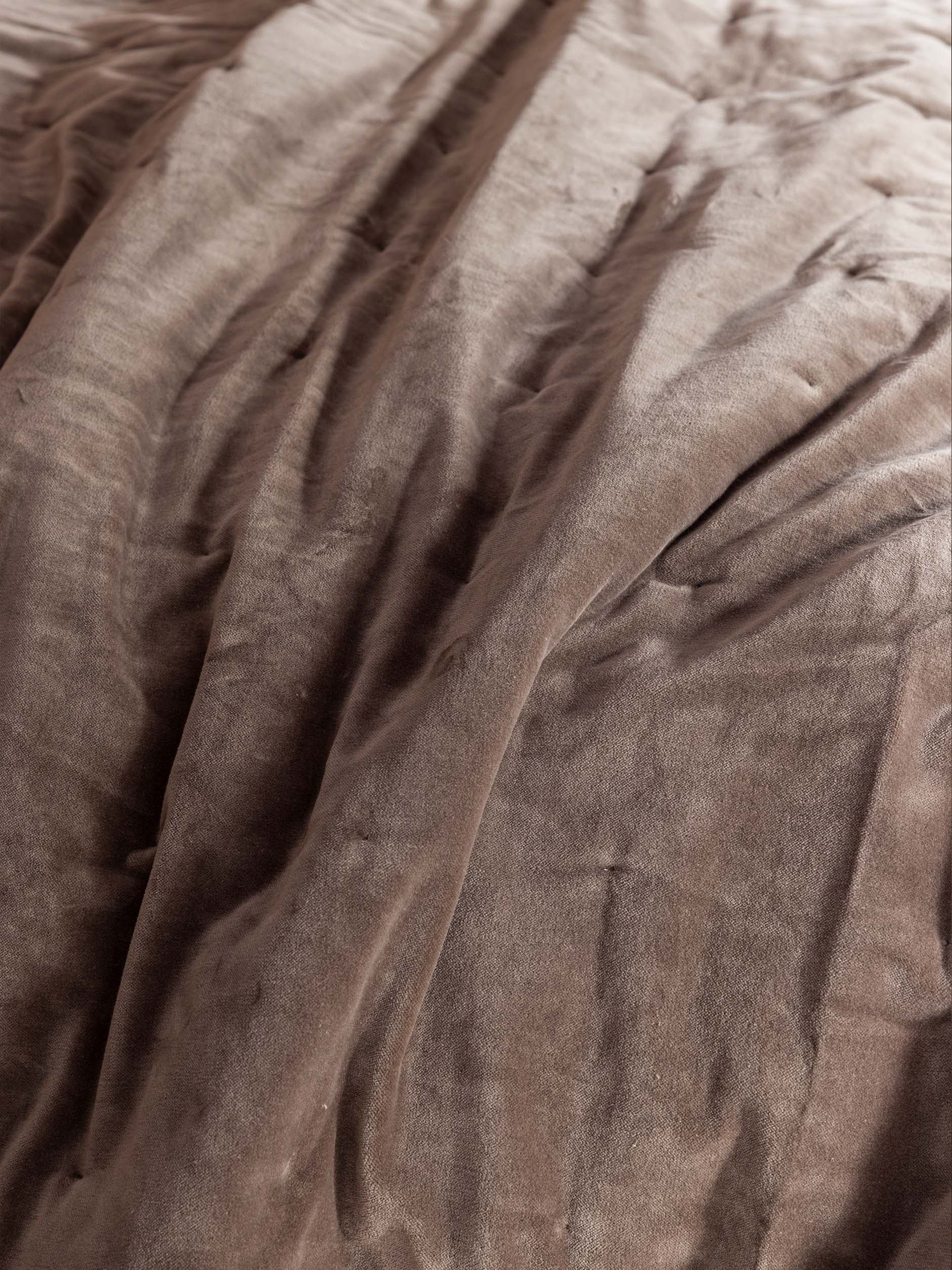 Velvet Quilt Doe / King