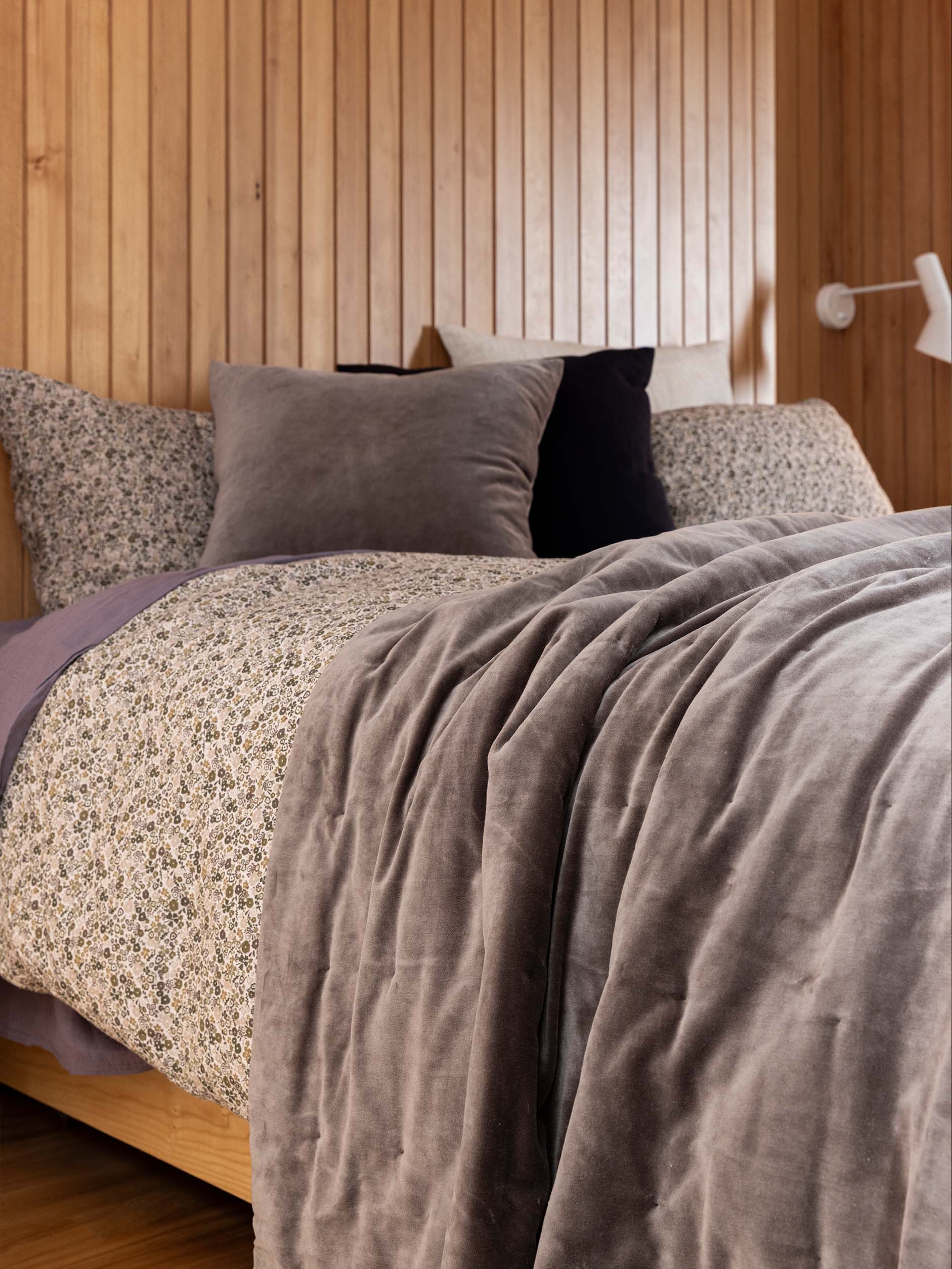 Velvet Quilt Doe / Queen