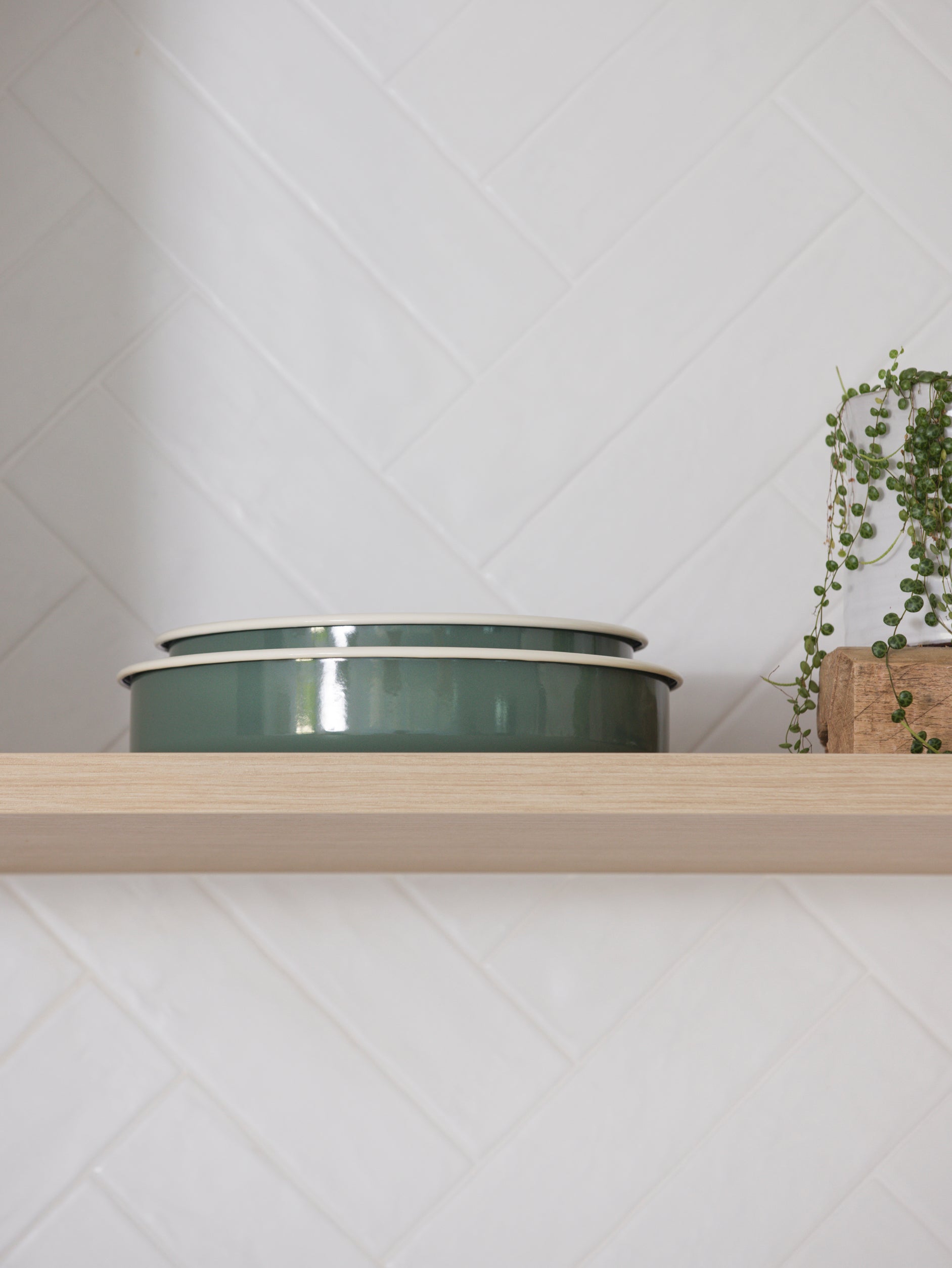 Enamel Round Baking Tray Olive/Cream / Large