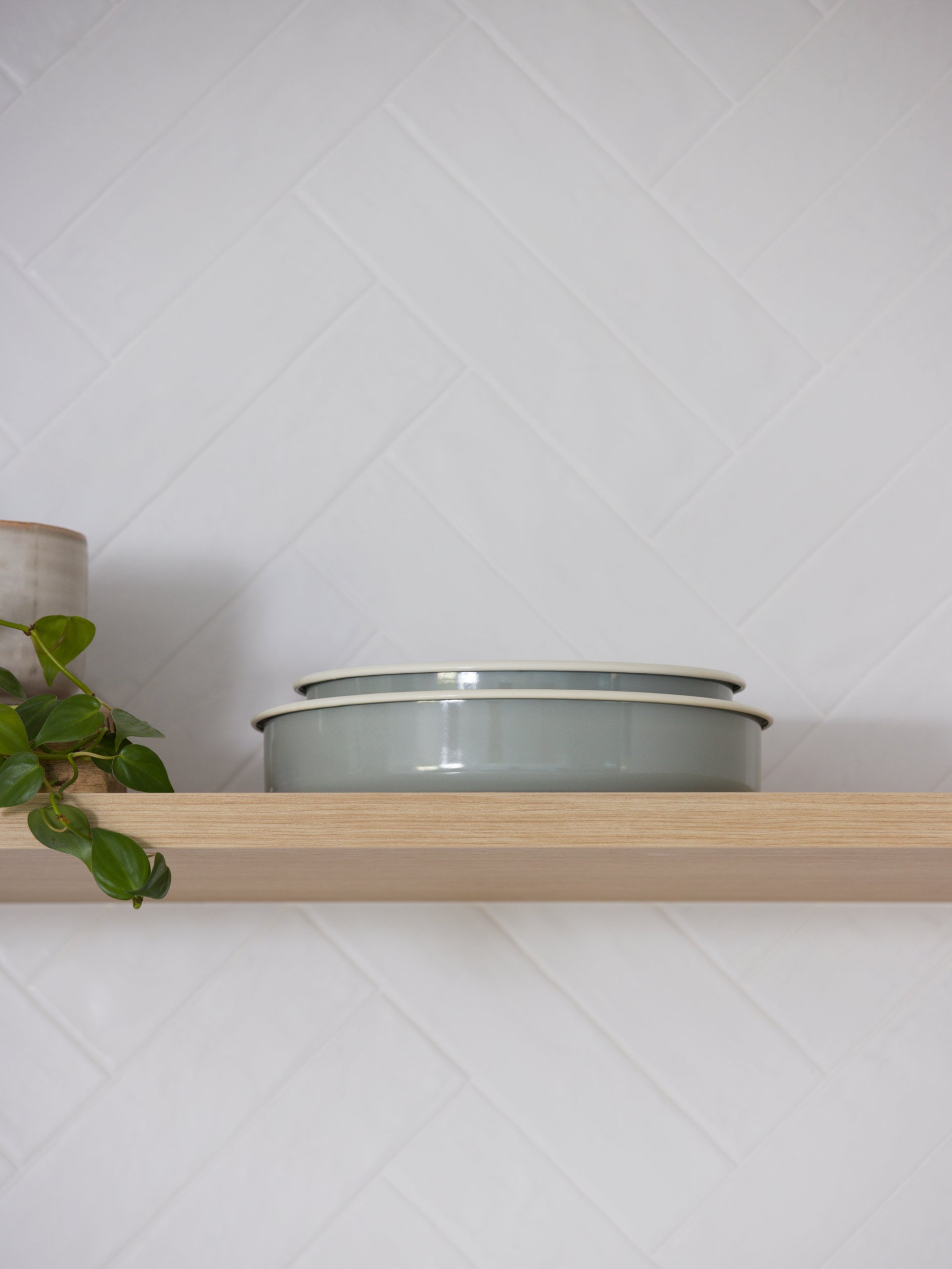 Enamel Round Baking Tray Dark Grey/Cream / Small