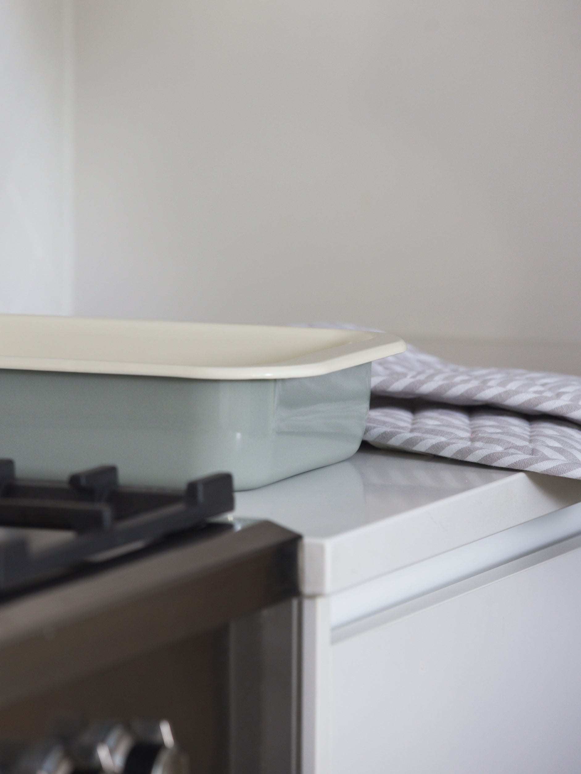 Enamel Baking Tray Dark Grey/Cream / Large