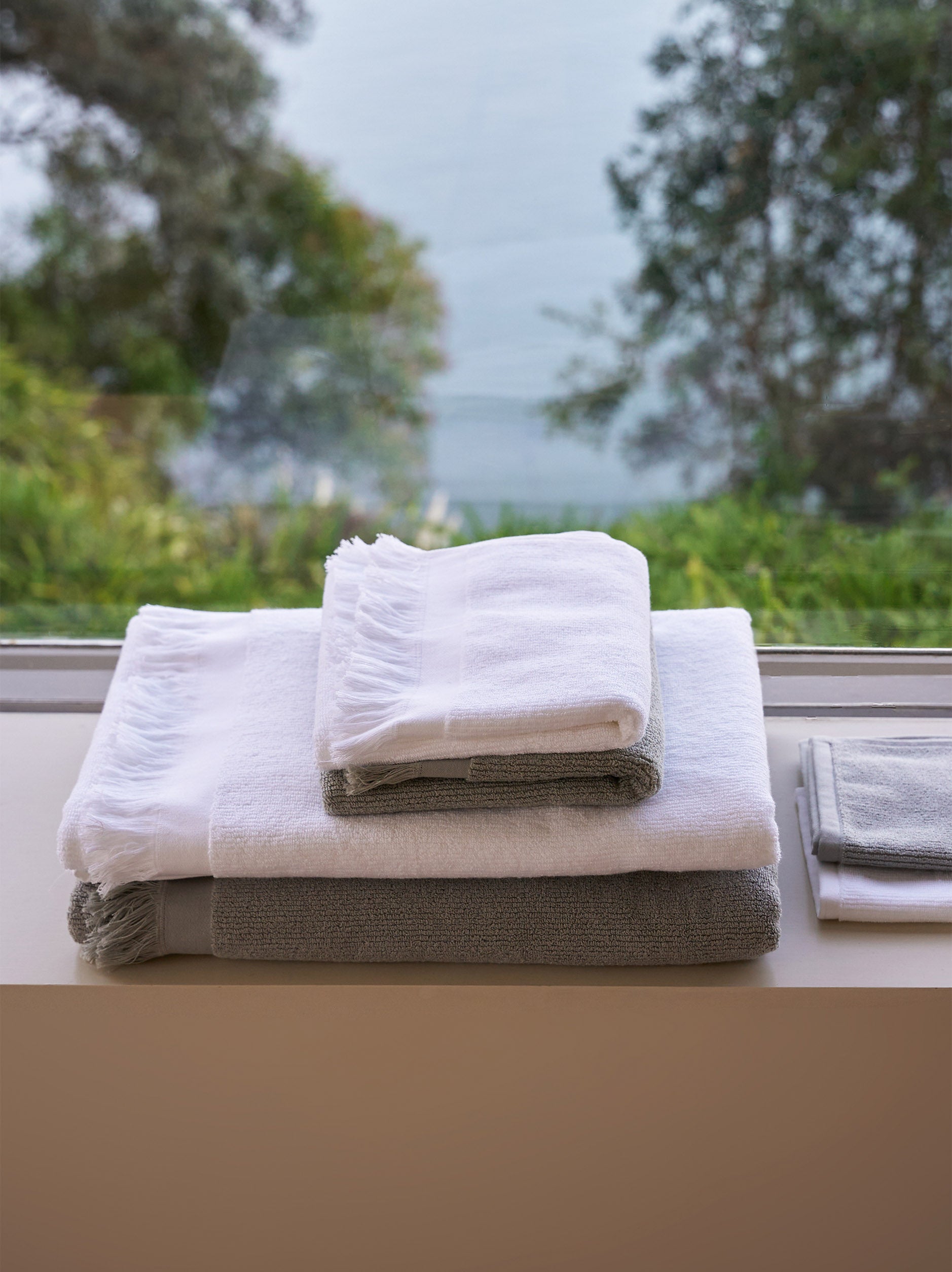 Ribbed Hand Towel White / Hand Towel