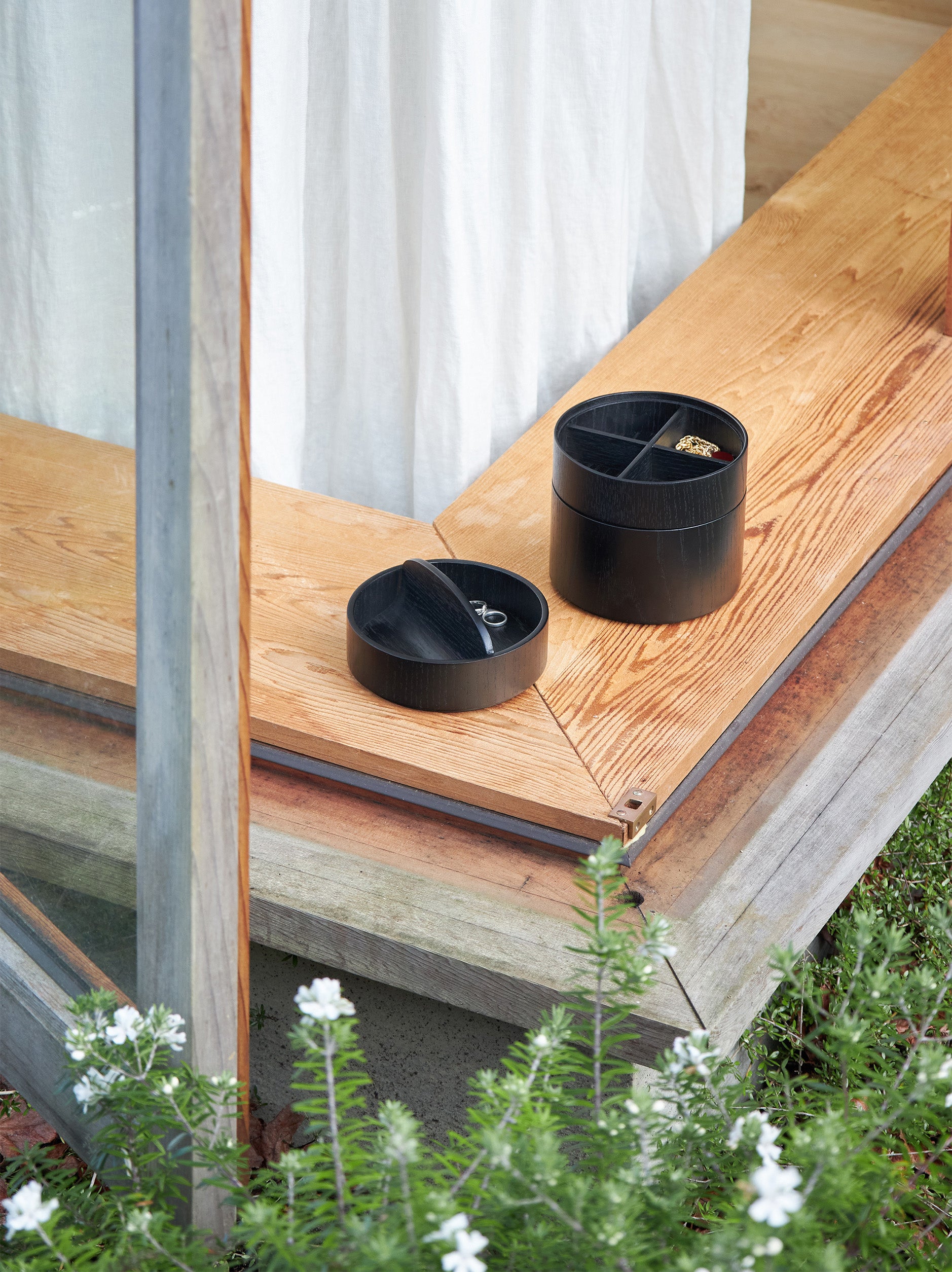 Gaussian 3 Tier Vessel Black / Small