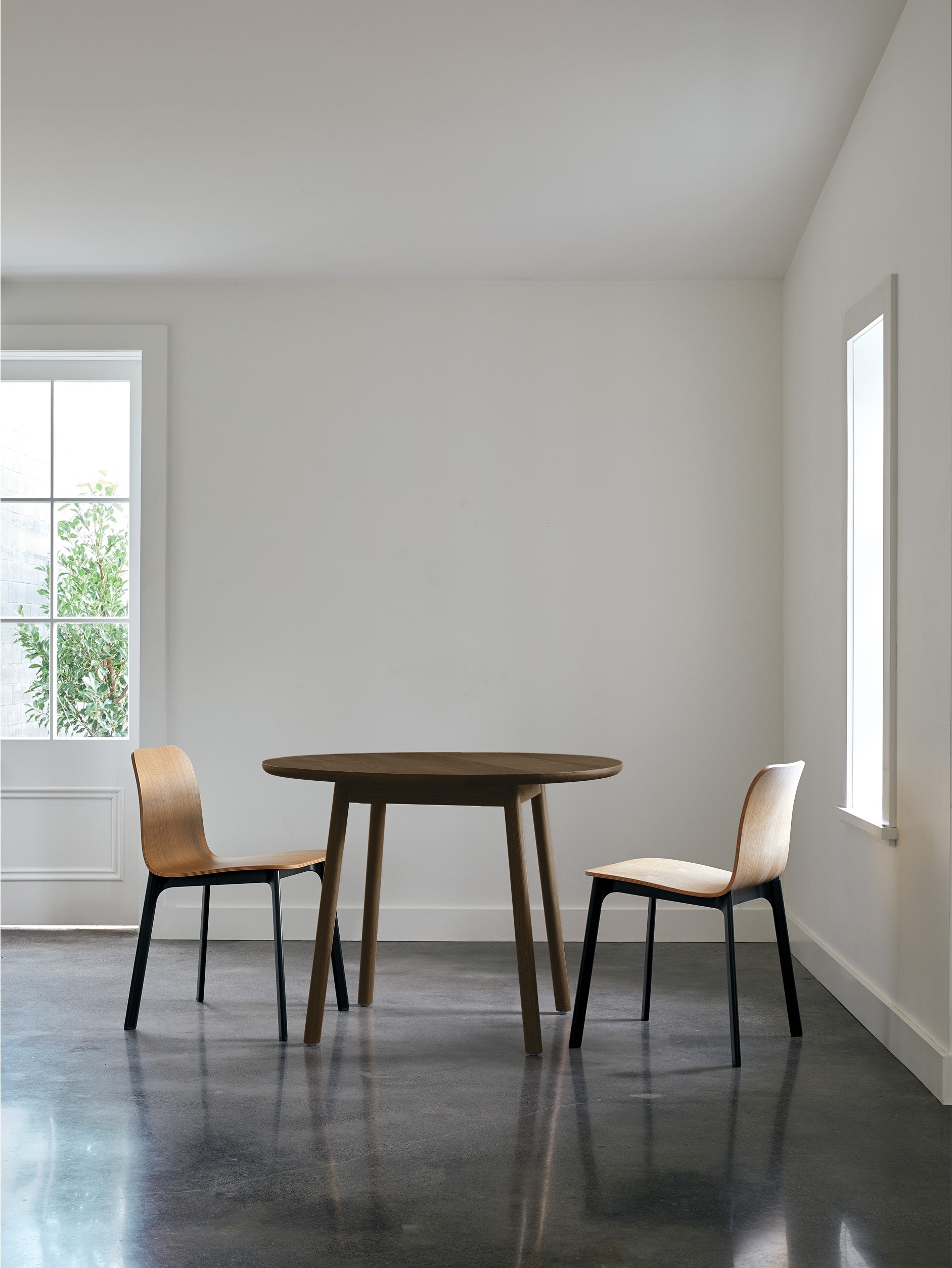 Radial Round Dining Table Smoked Oak / 100cmdiax73cmh