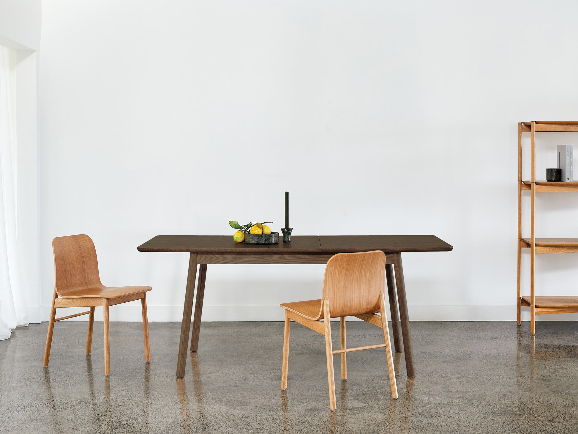 Radial Extendable Table Smoked Oak / One Size