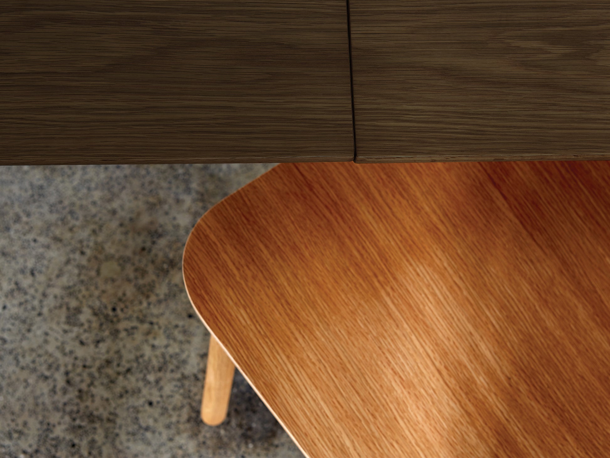 Radial Extendable Table Smoked Oak / One Size
