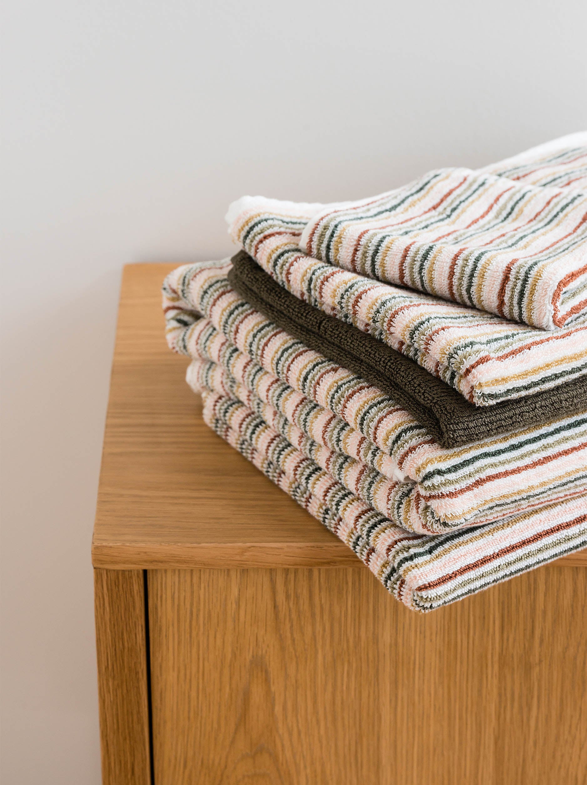 Alice Cotton Hand Towel Moss/Multi / Hand Towel