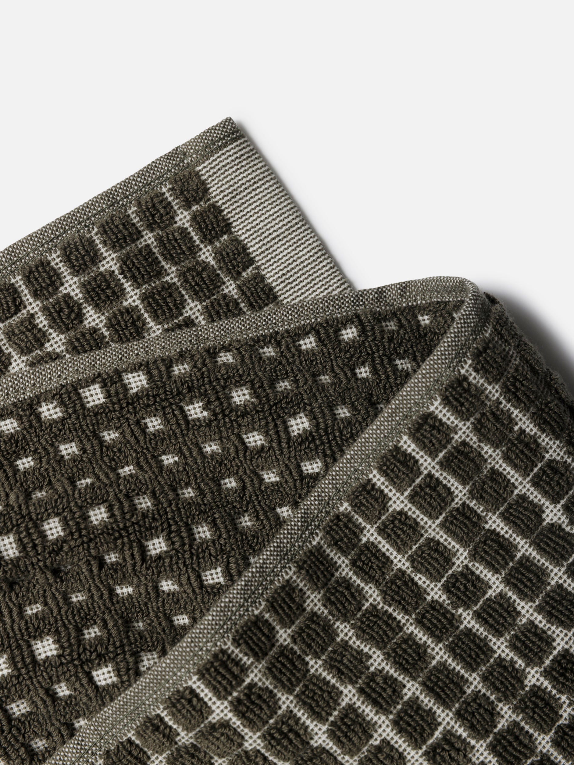 Nero Cotton Towel Range Ivy/Cream / Bath Towel