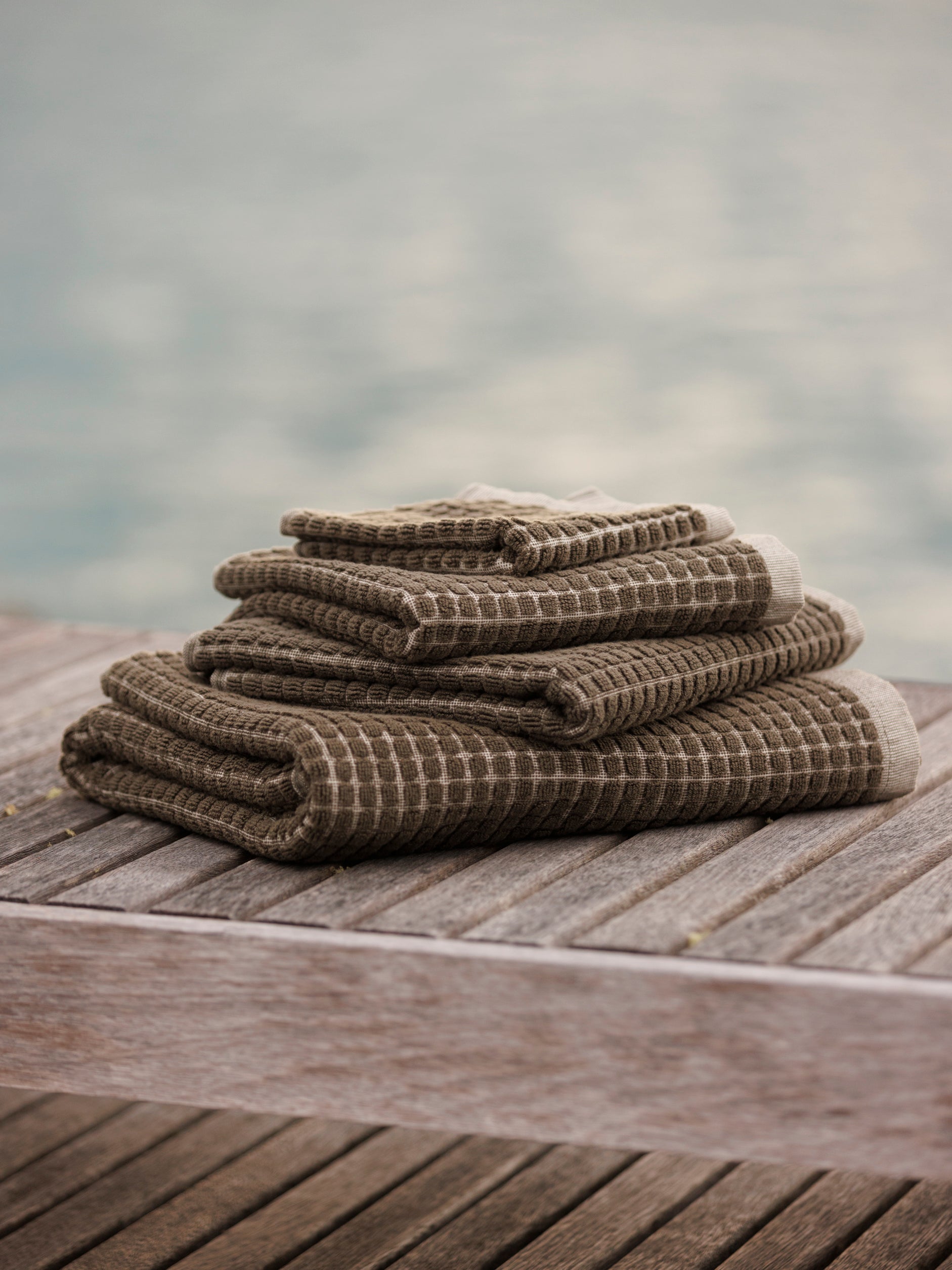 Nero Cotton Towel Range Ivy/Cream / Bath Towel