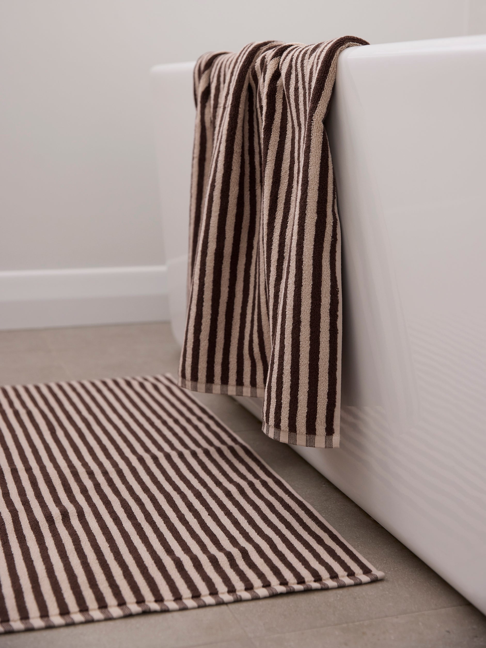 Wide Stripe Cotton Bath Mat Cocoa/Bone / Bath Mat