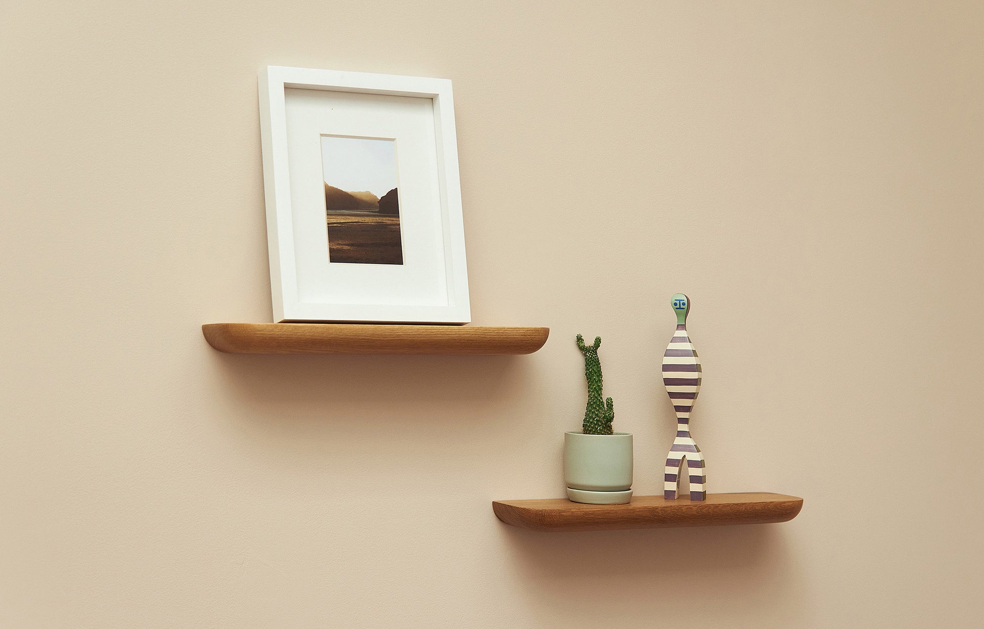 Radial Floating Shelf Natural Oak / Small