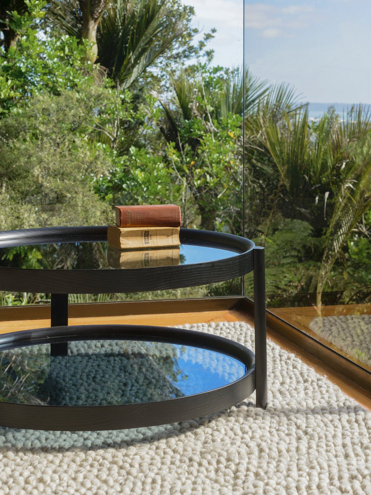 Column Coffee Table Black/Glass / One Size