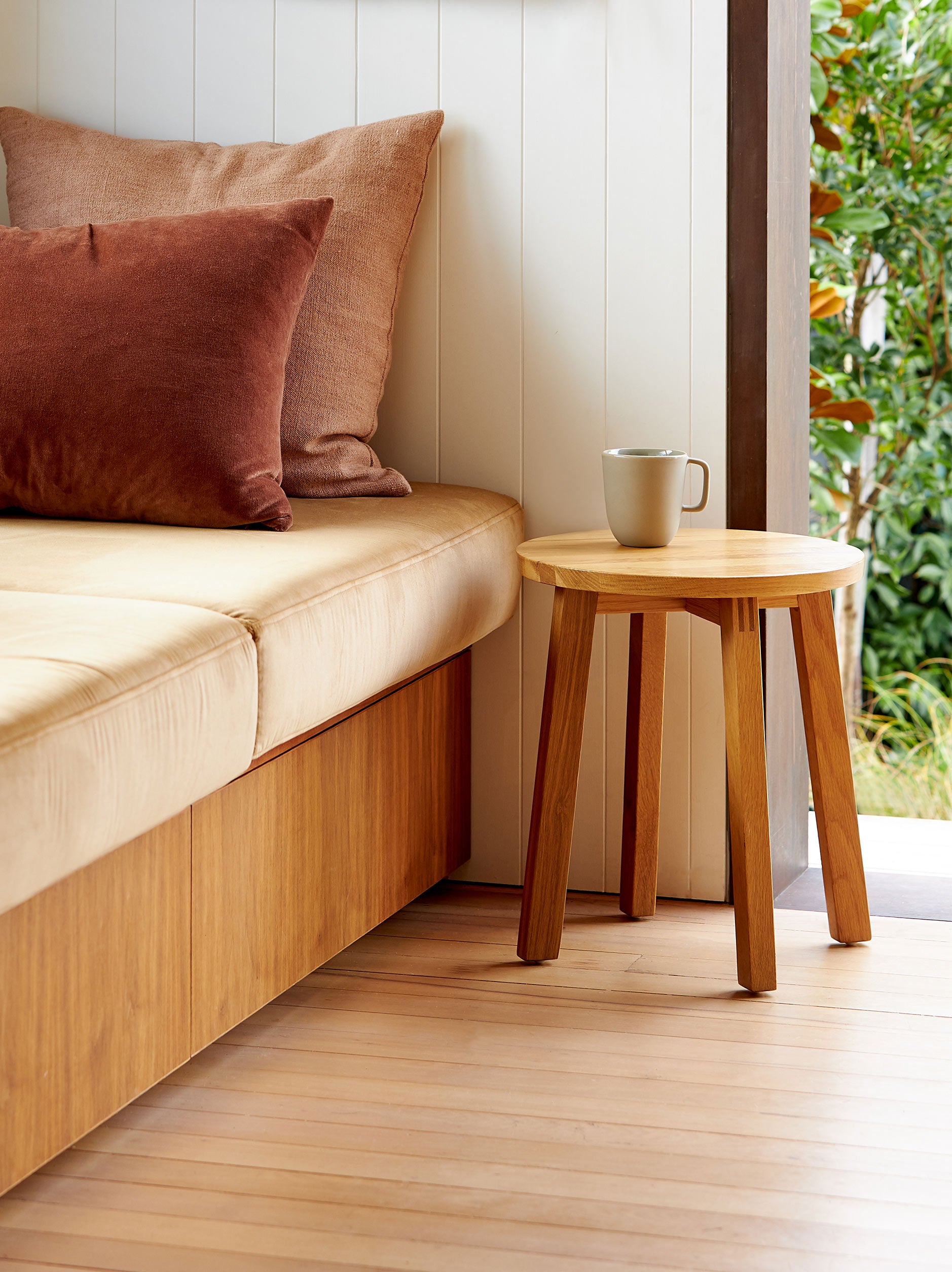 Hut Low Stool Oak / 43cmh