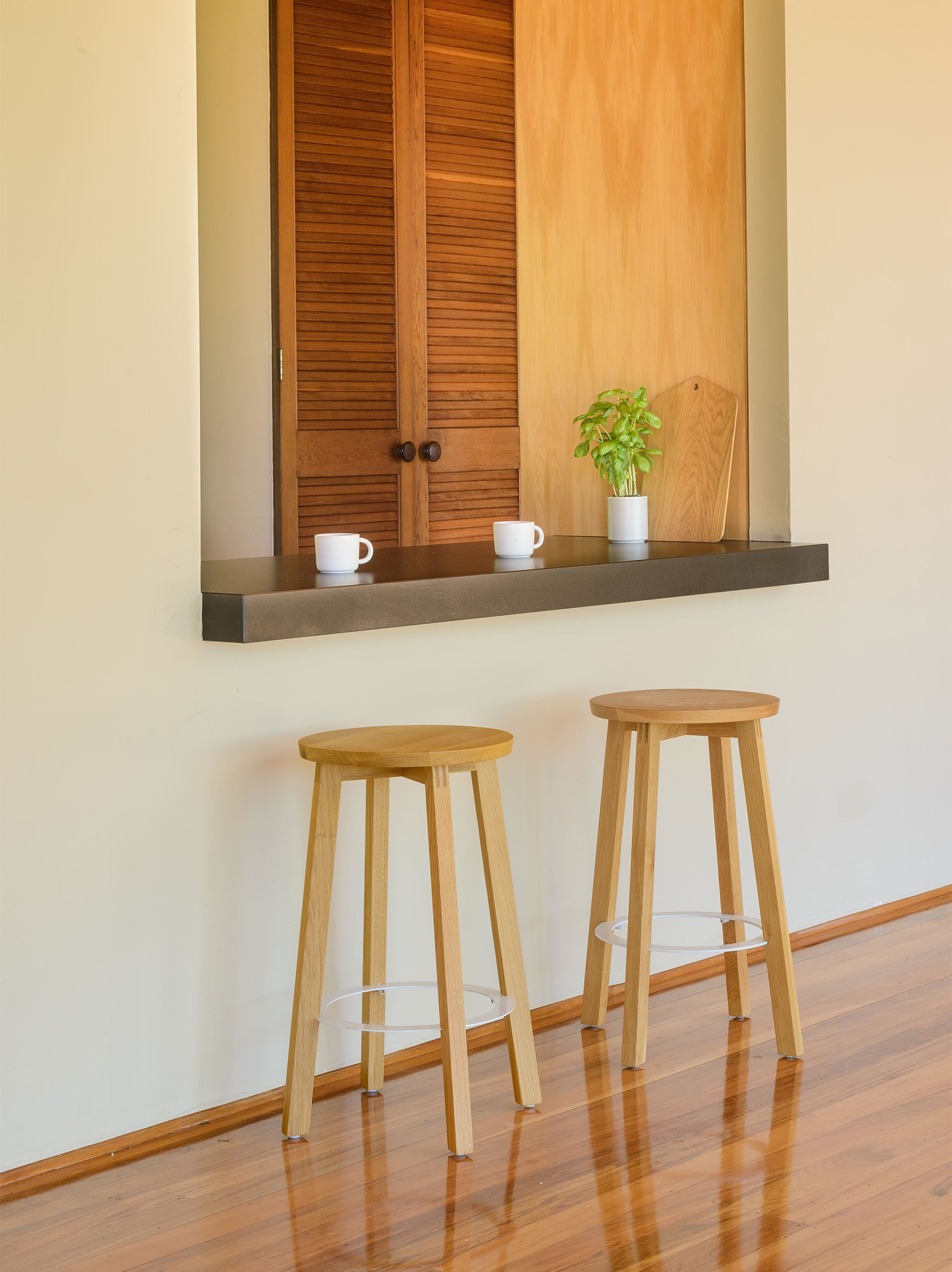 Hut Mid Stool w/White Ring Oak / 65cmh
