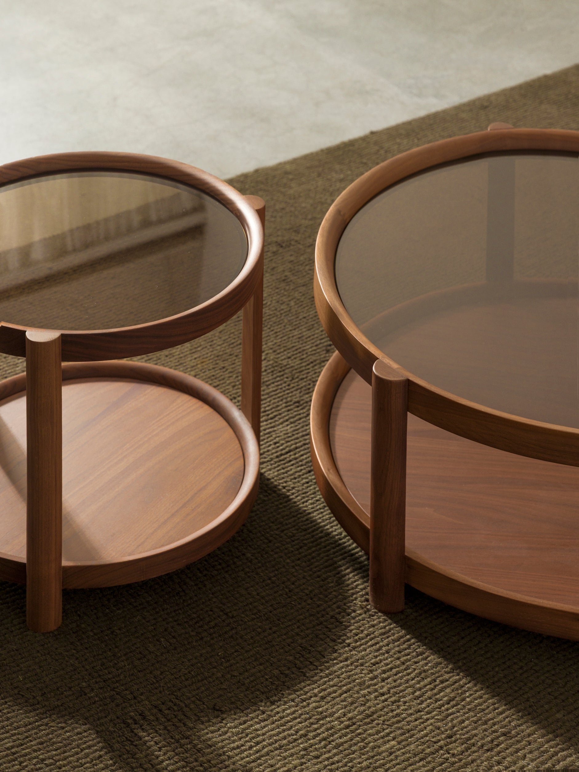 Column Side Table Walnut/Plywood/Glass / One Size
