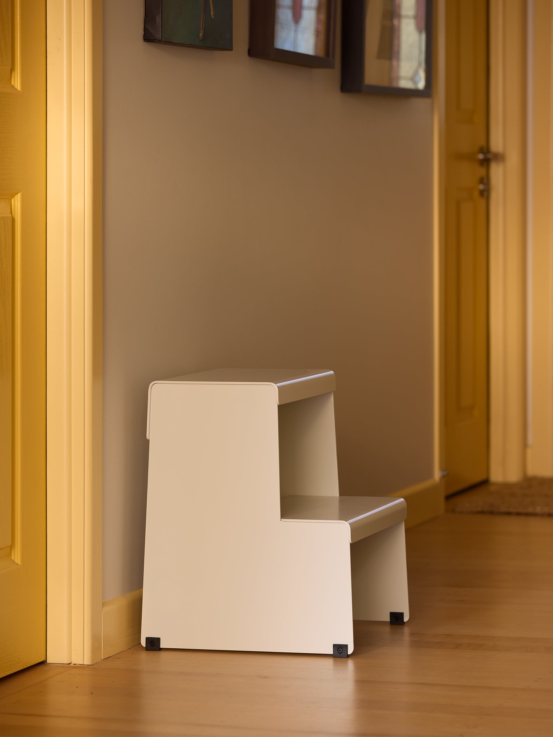 Supply Stool Chalk / One Size