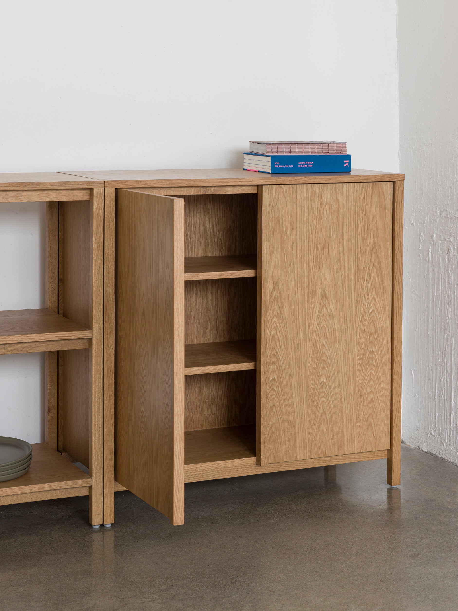 Craft Cabinet Oak / Low