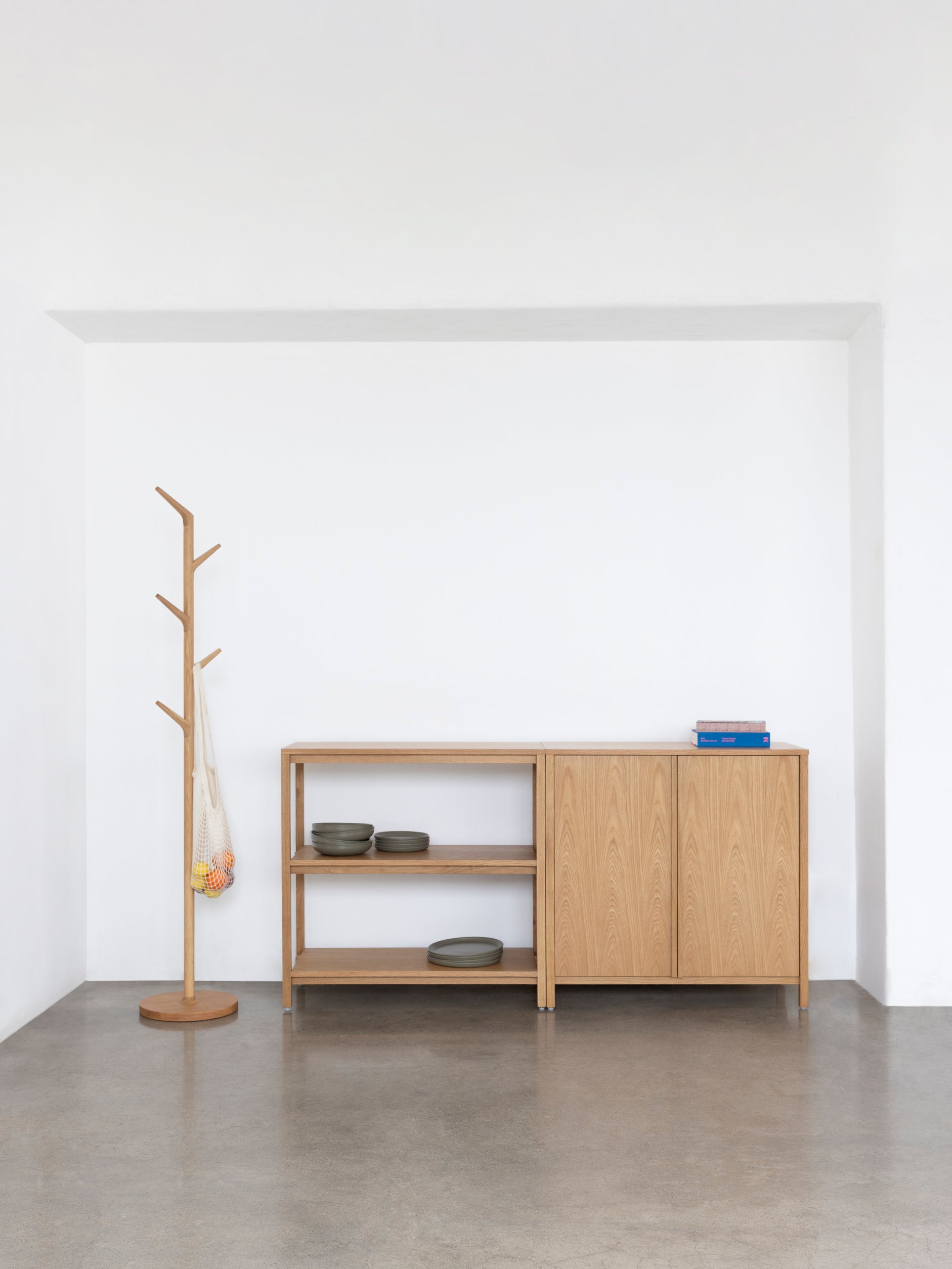 Craft Cabinet Oak / Low