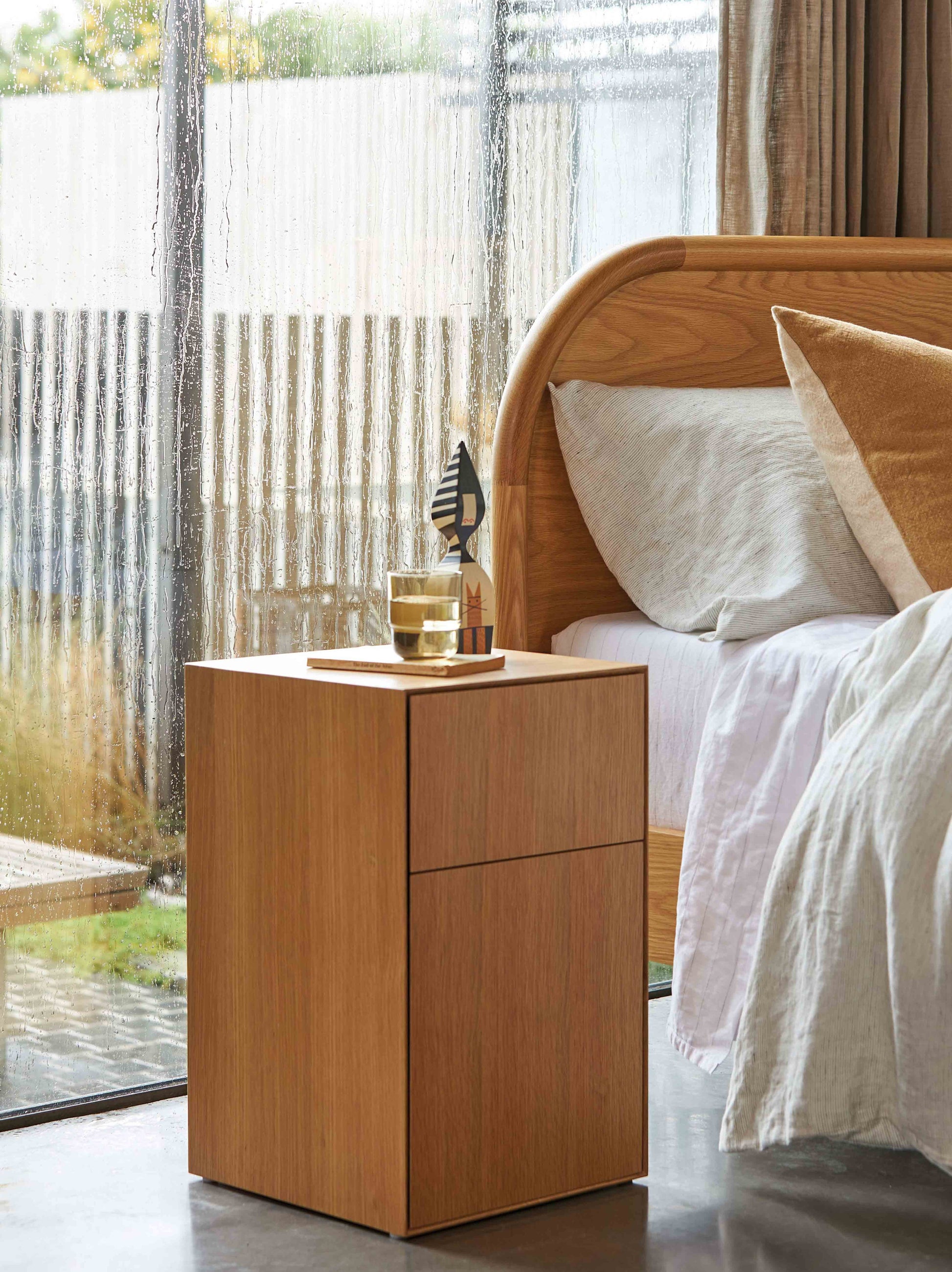 Plinth Bedside Left Hand Oak / One Size/Left Hand