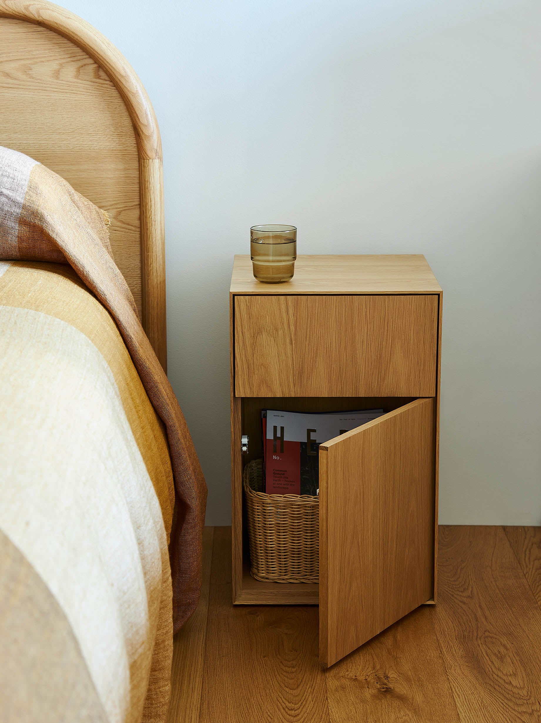 Plinth Bedside Right Hand Oak / One Size/Right Hand